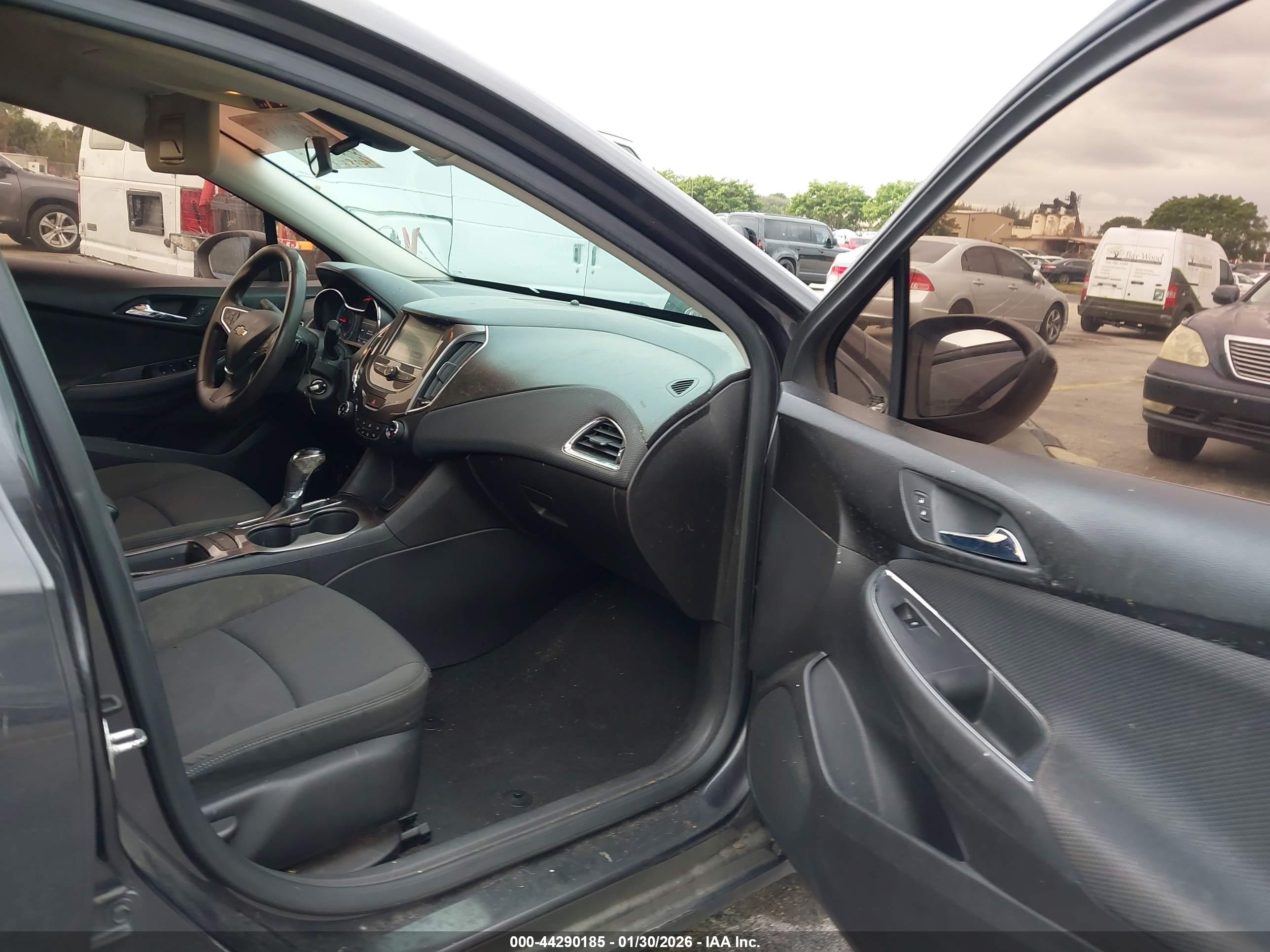 CHEVROLET CRUZE image 5