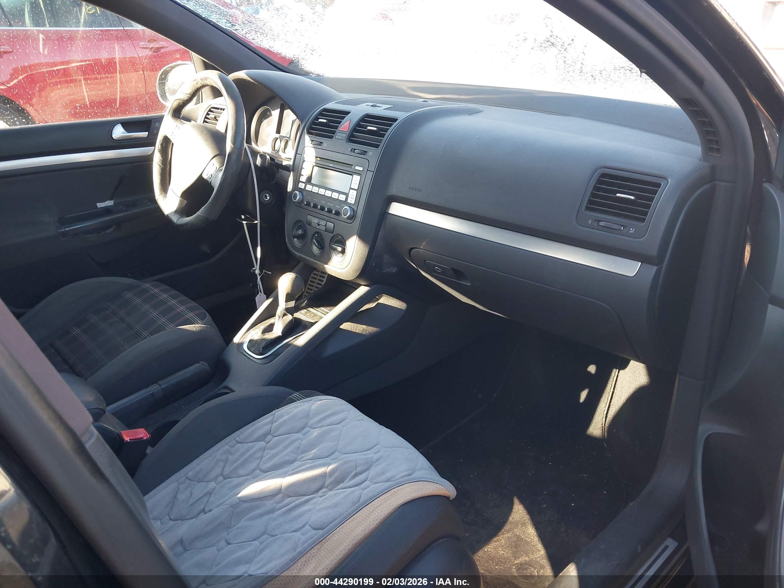 VOLKSWAGEN GTI image 5