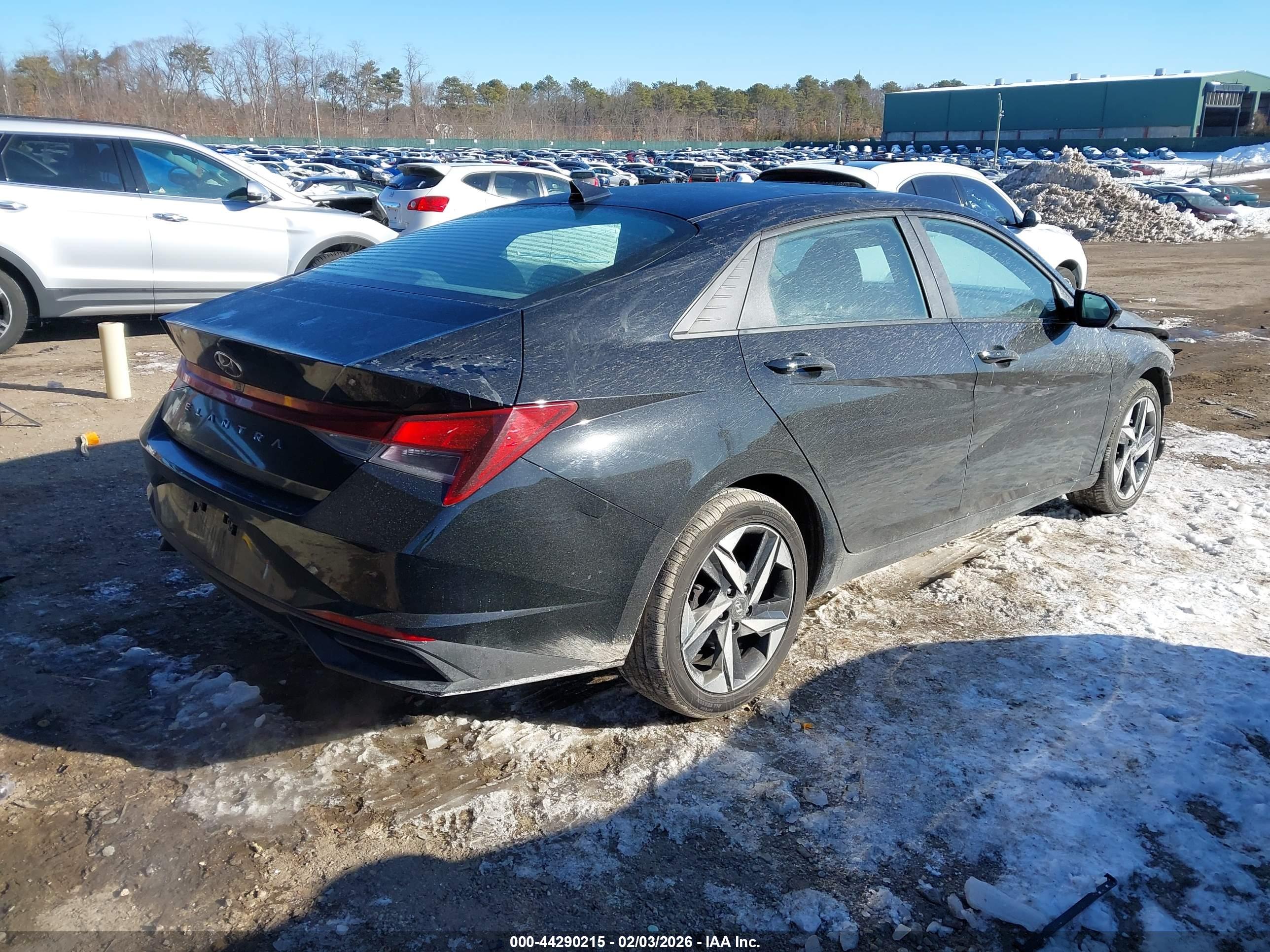 HYUNDAI ELANTRA image 4