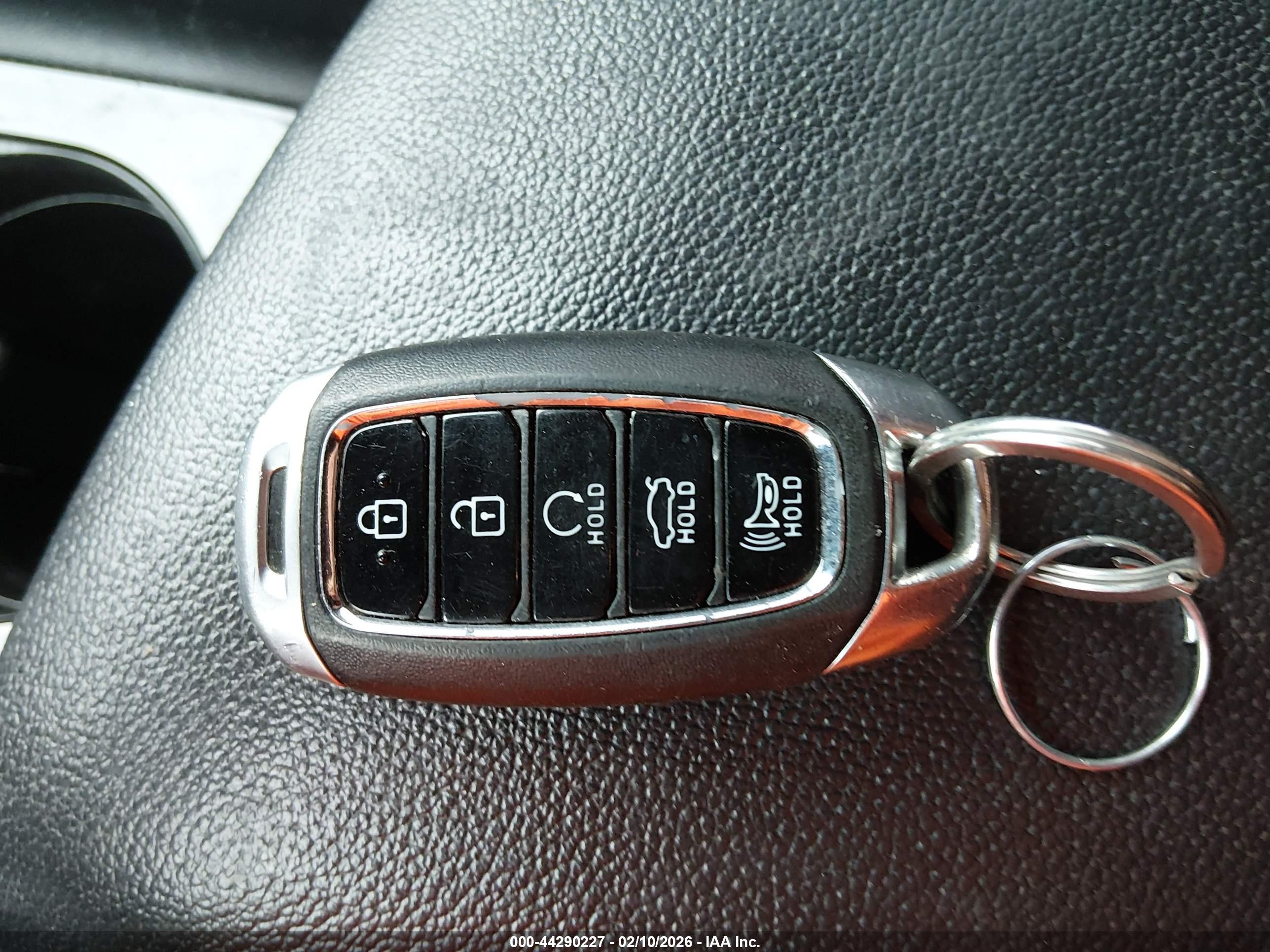 HYUNDAI ELANTRA image 11