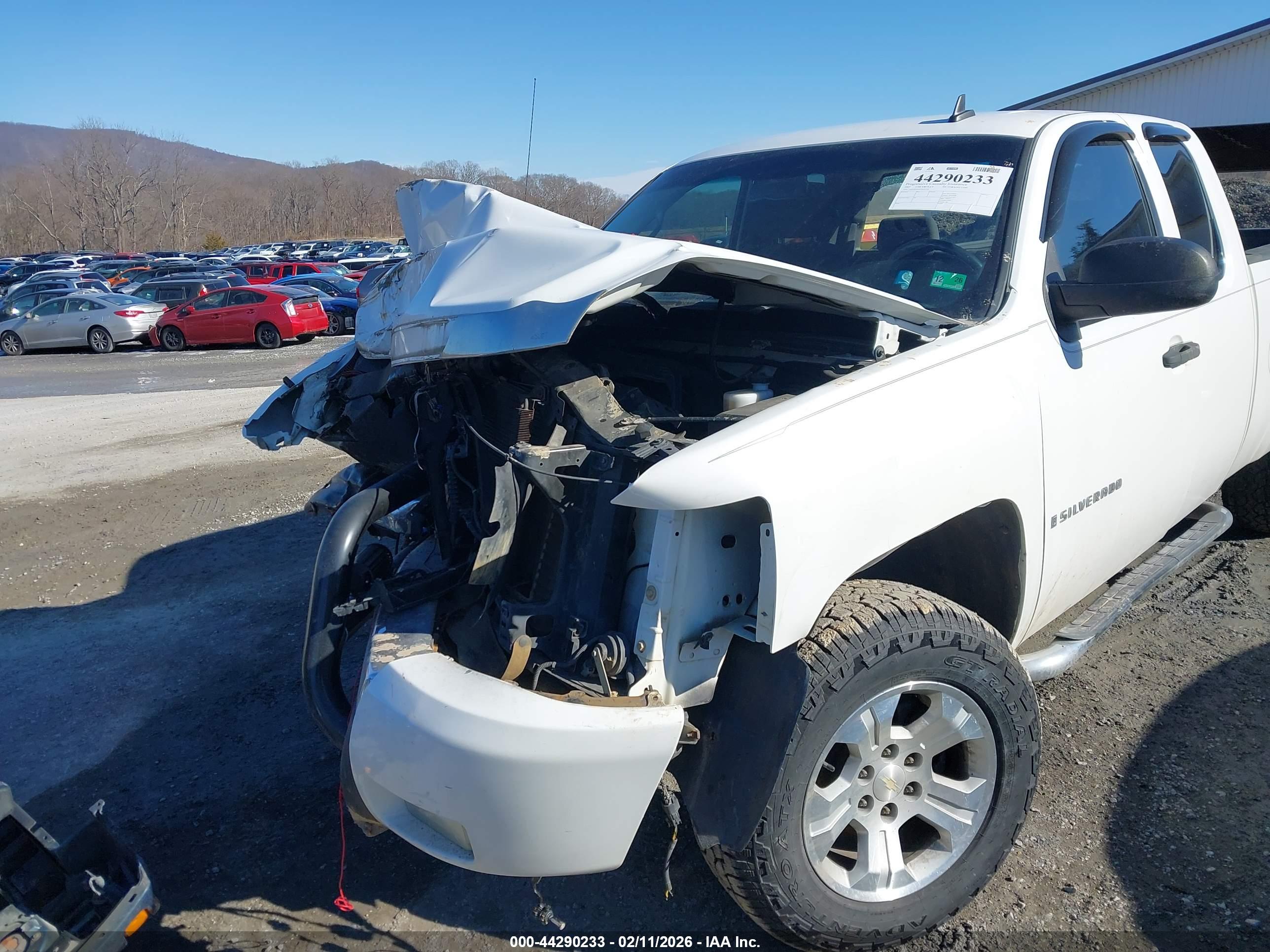 CHEVROLET SILVERADO image 6