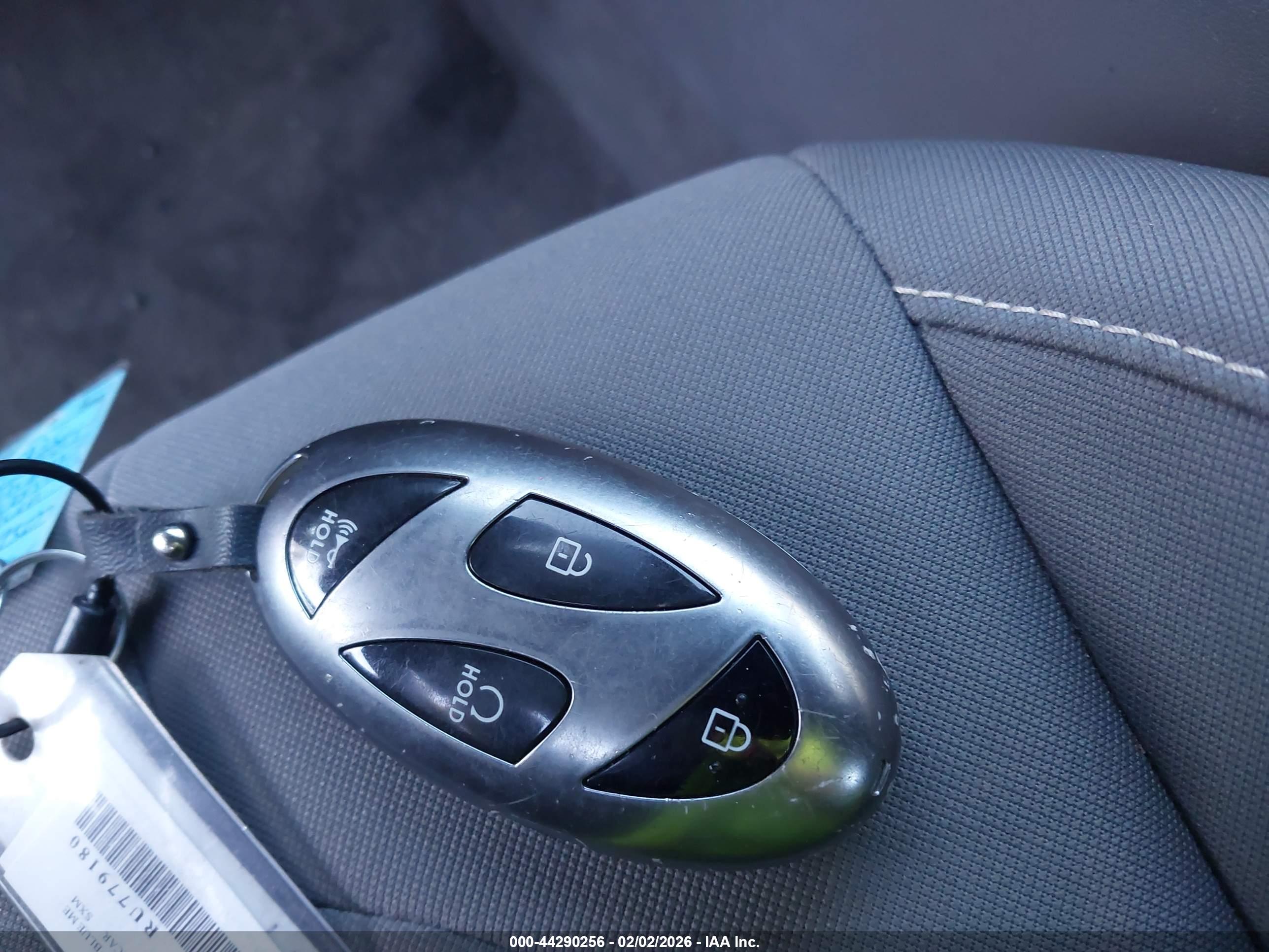HYUNDAI ELANTRA image 11