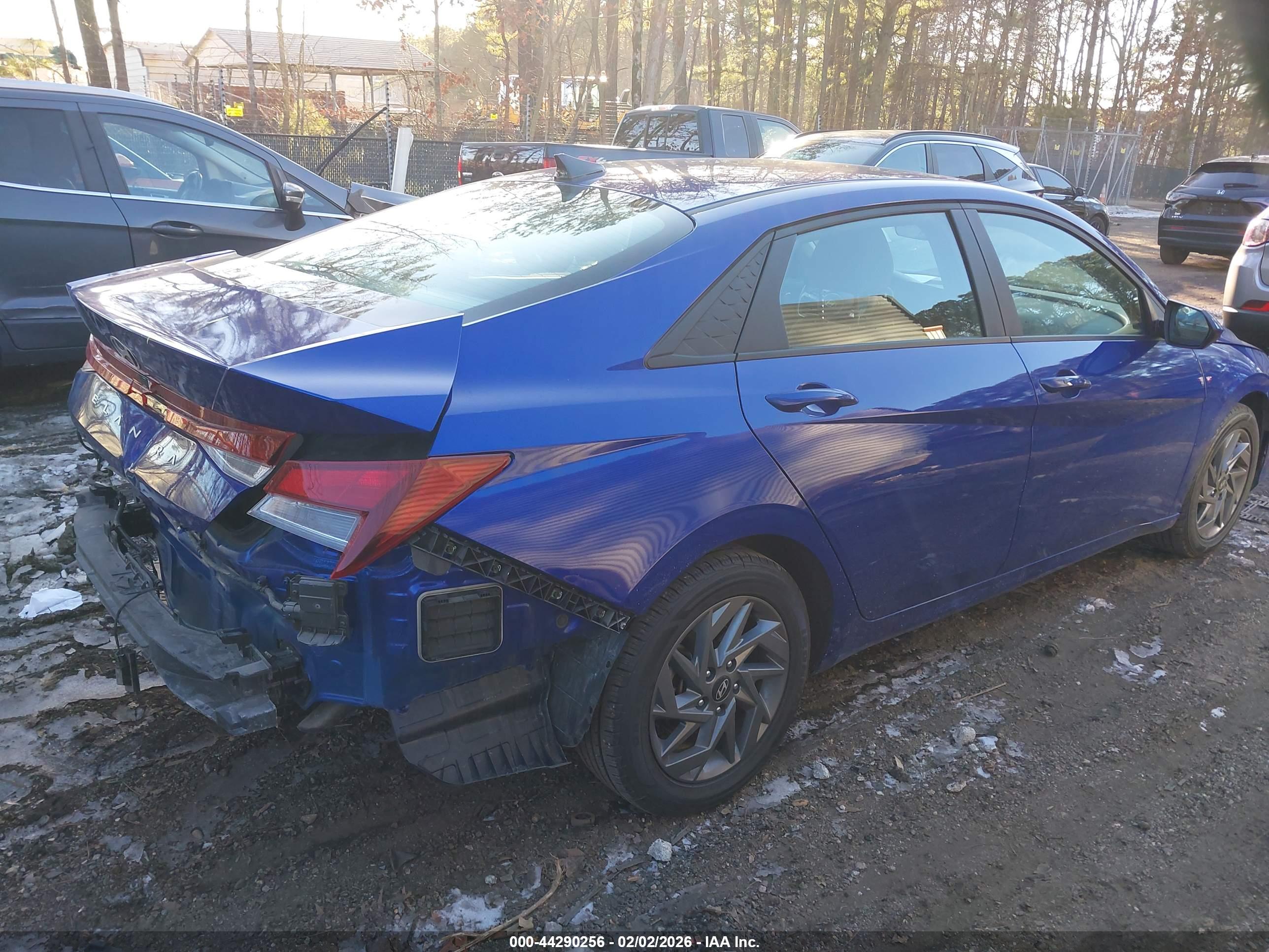 HYUNDAI ELANTRA image 4