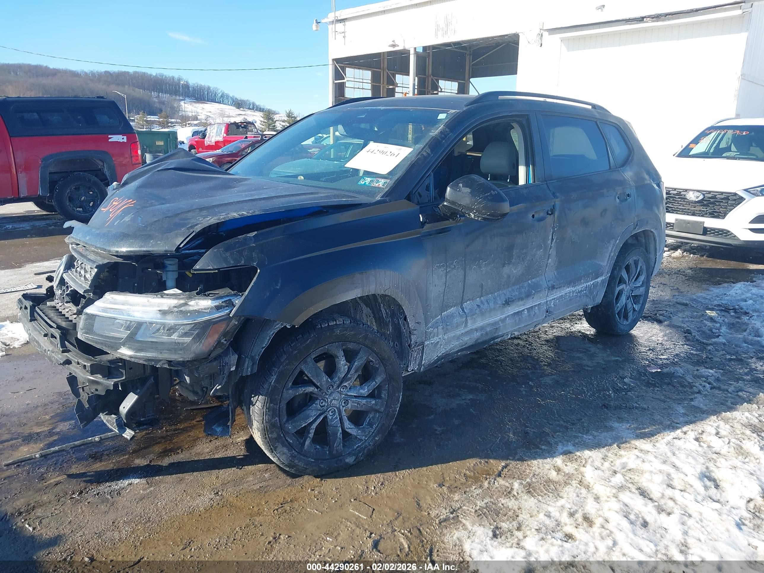VOLKSWAGEN TAOS image 2