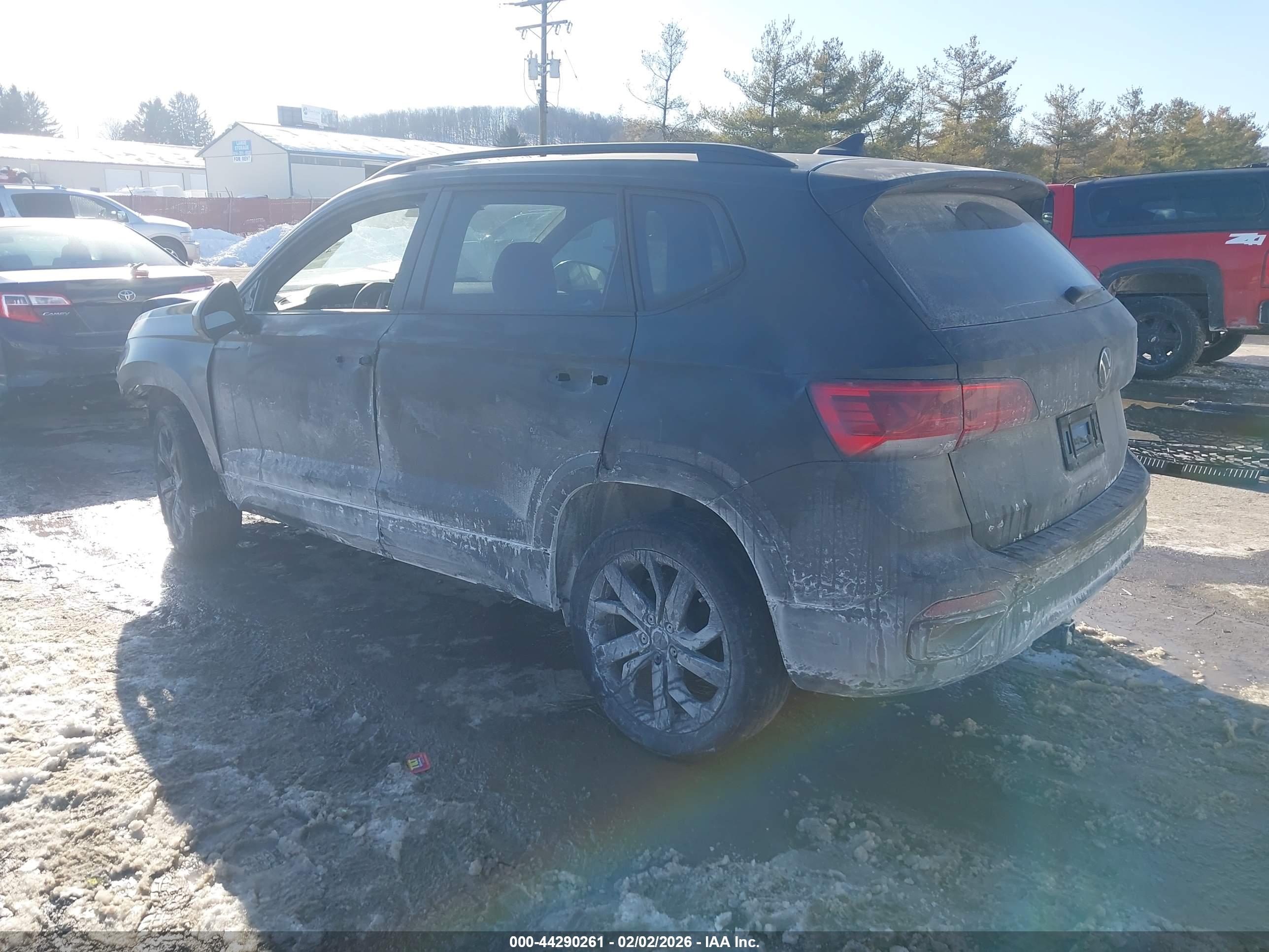VOLKSWAGEN TAOS image 3
