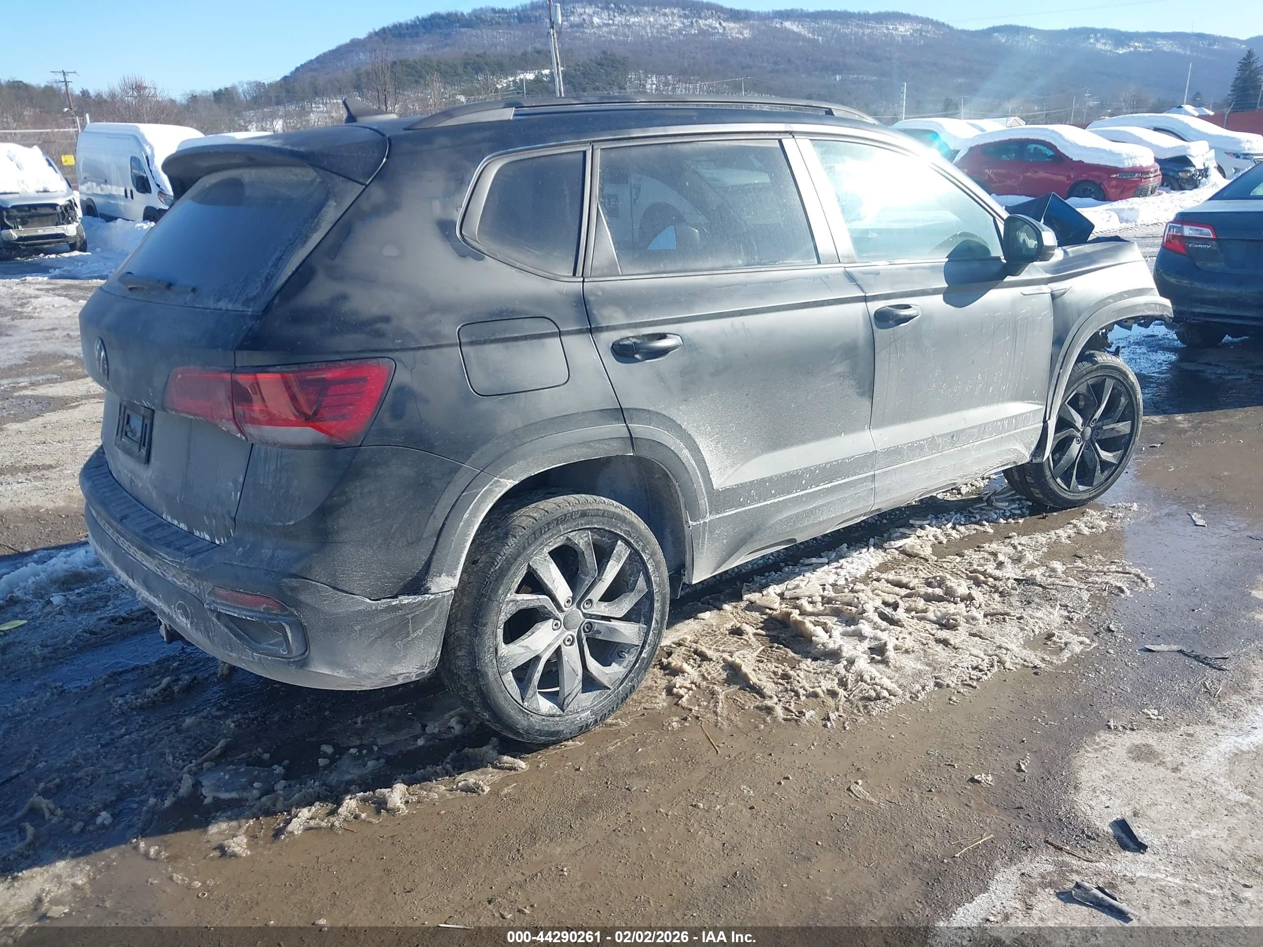 VOLKSWAGEN TAOS image 4