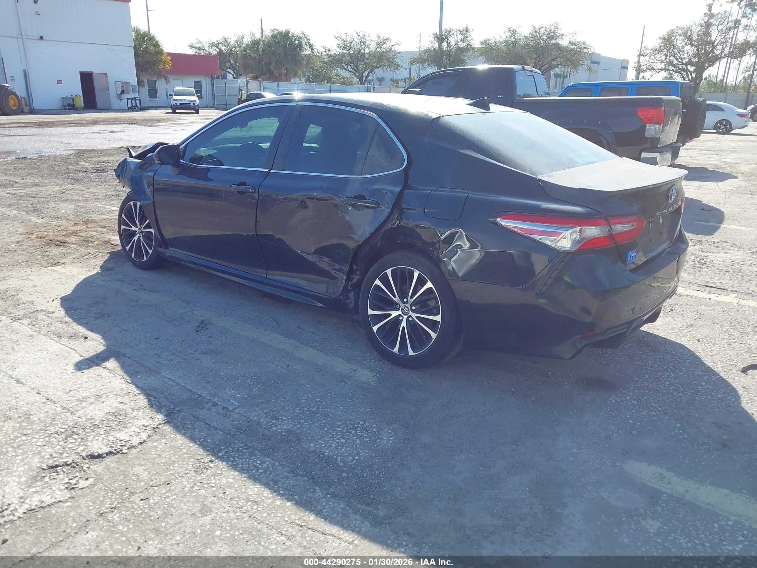 TOYOTA CAMRY image 3