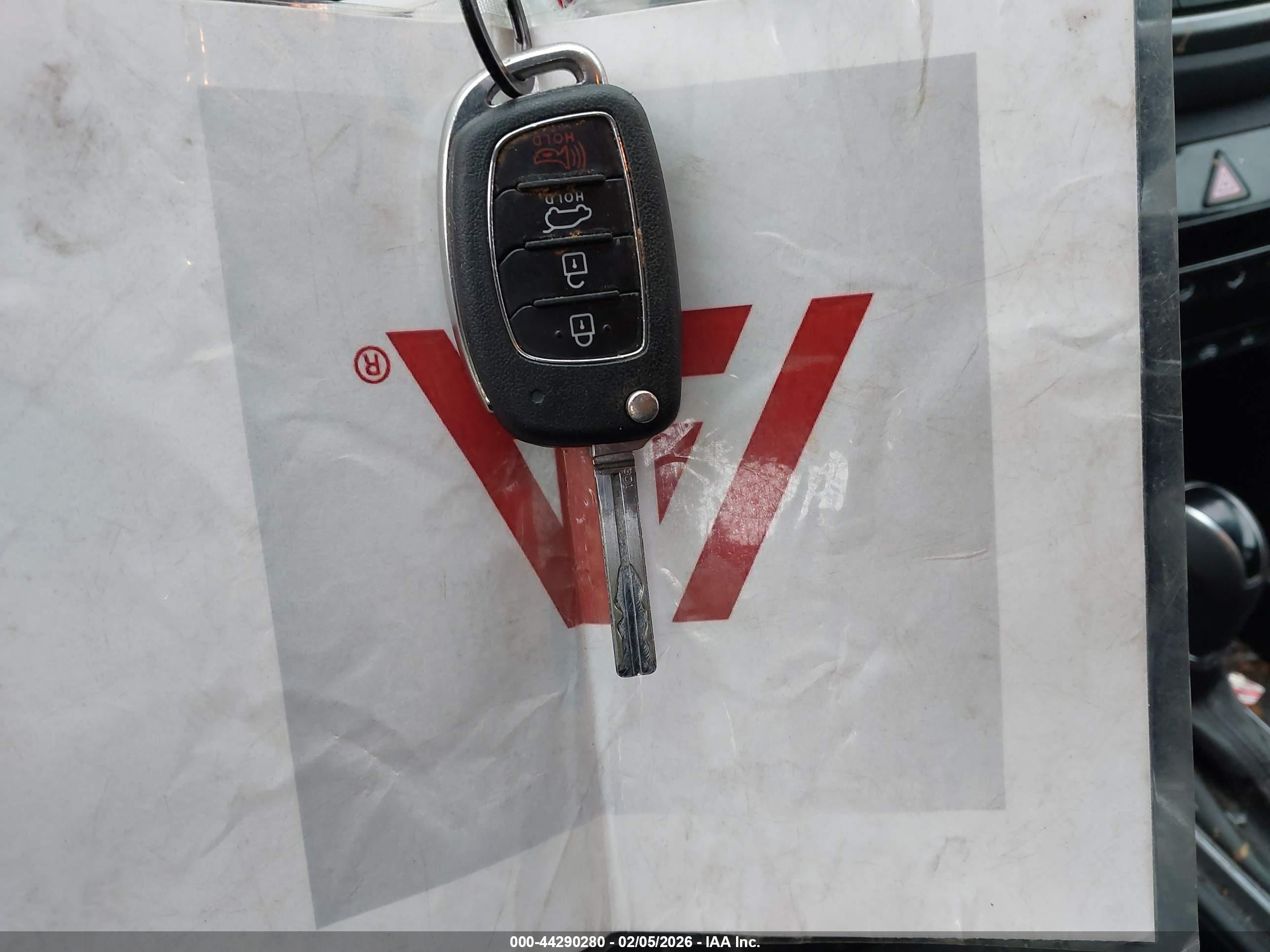 HYUNDAI TUCSON image 11