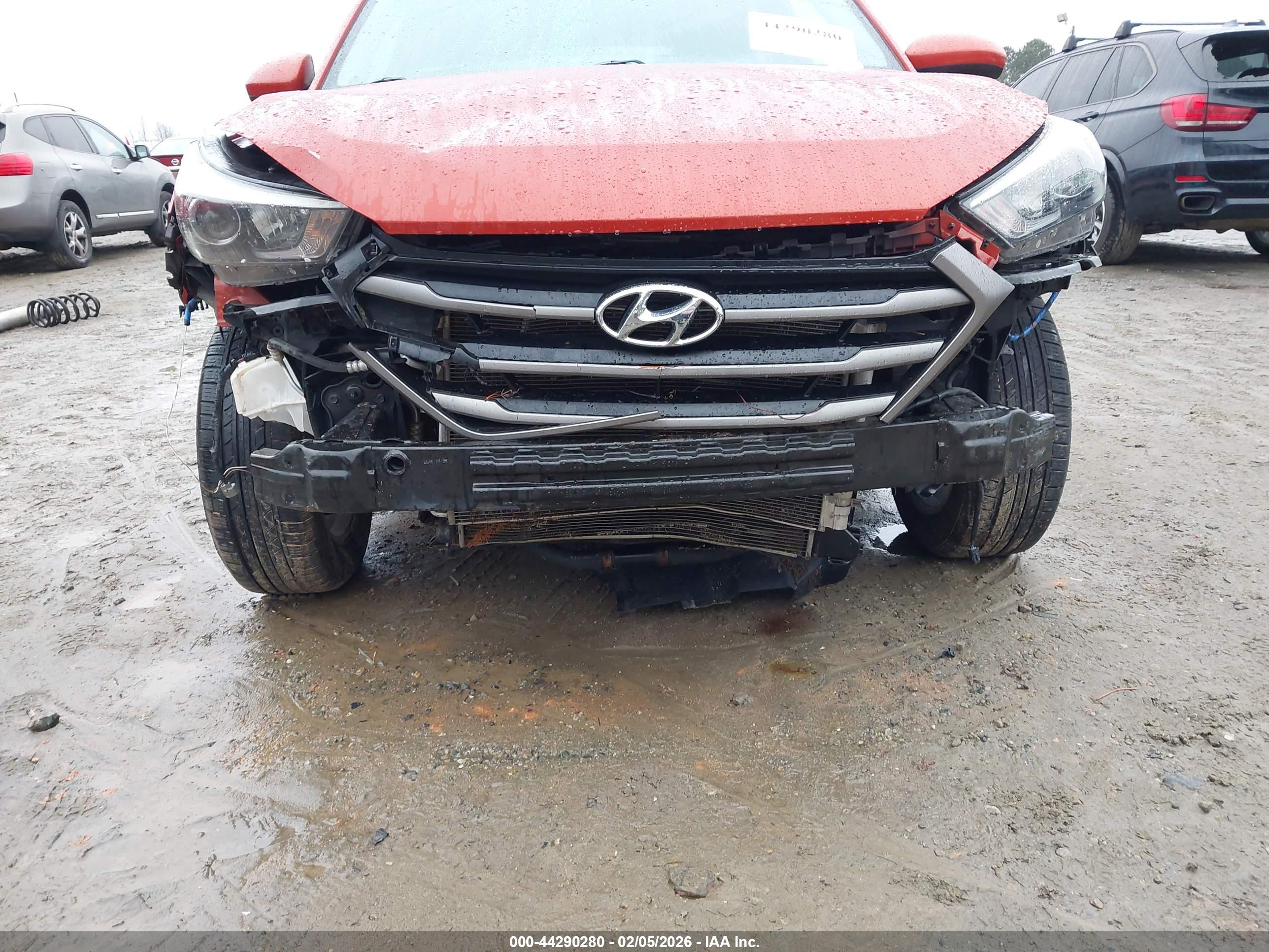 HYUNDAI TUCSON image 6