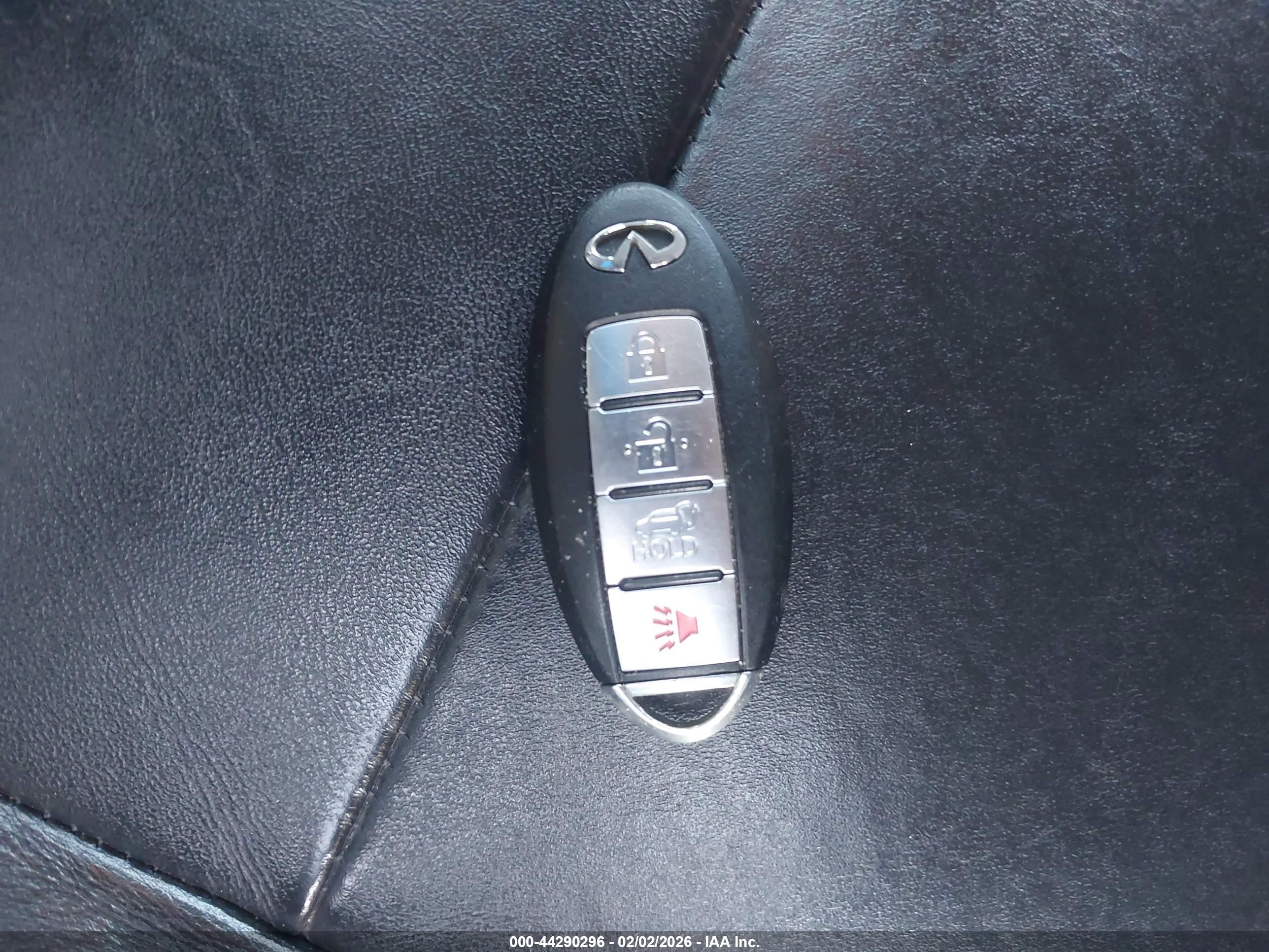INFINITI QX56 image 11