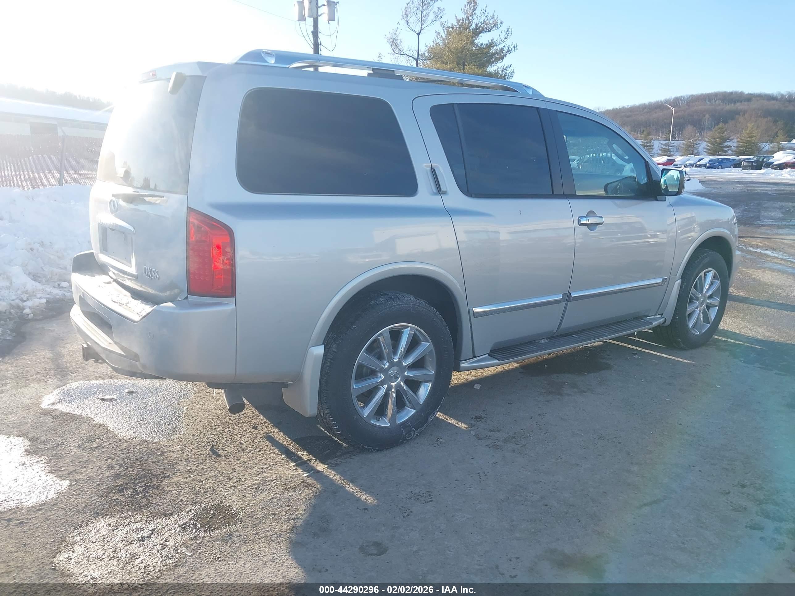 INFINITI QX56 image 4