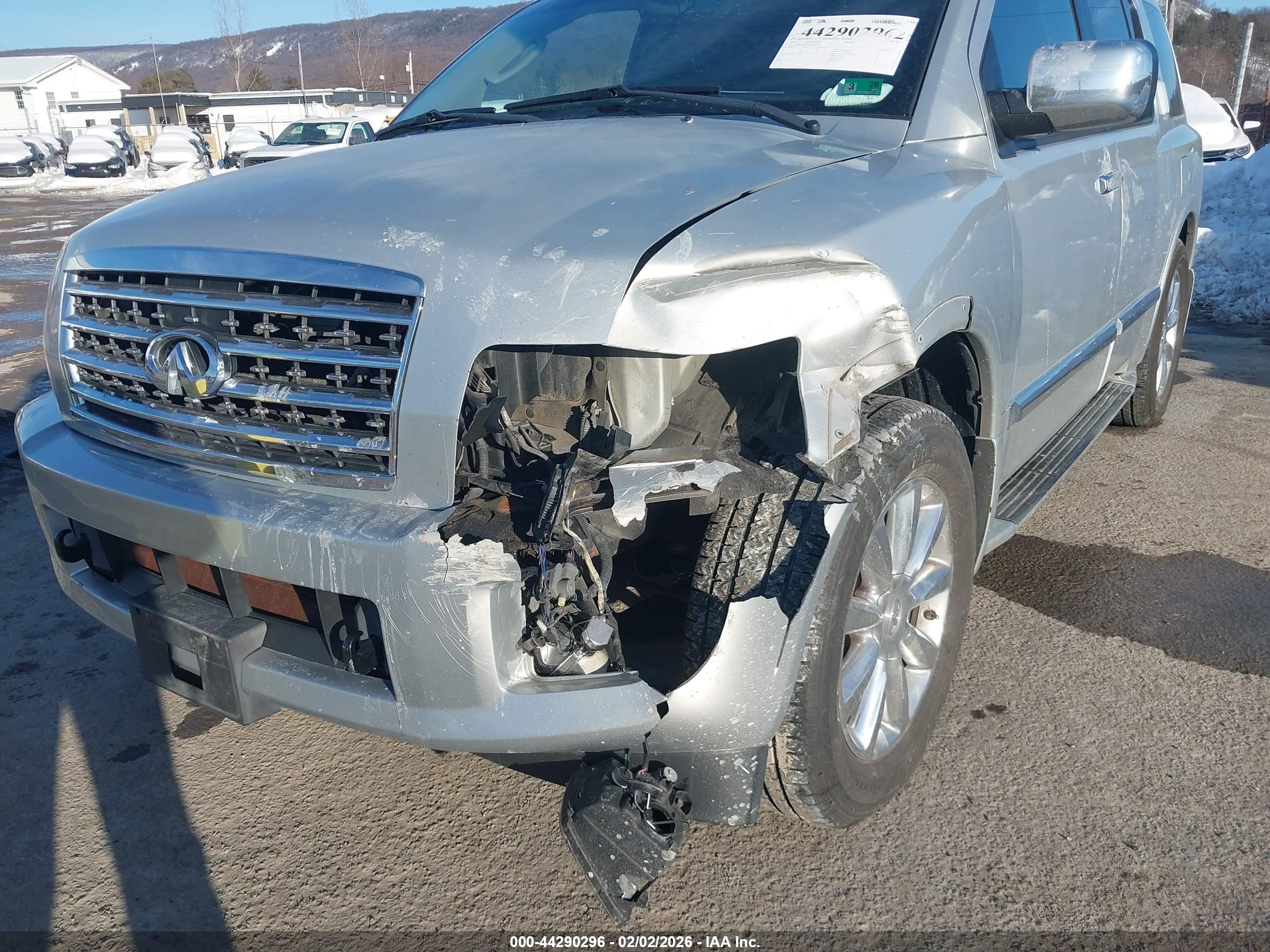 INFINITI QX56 image 6