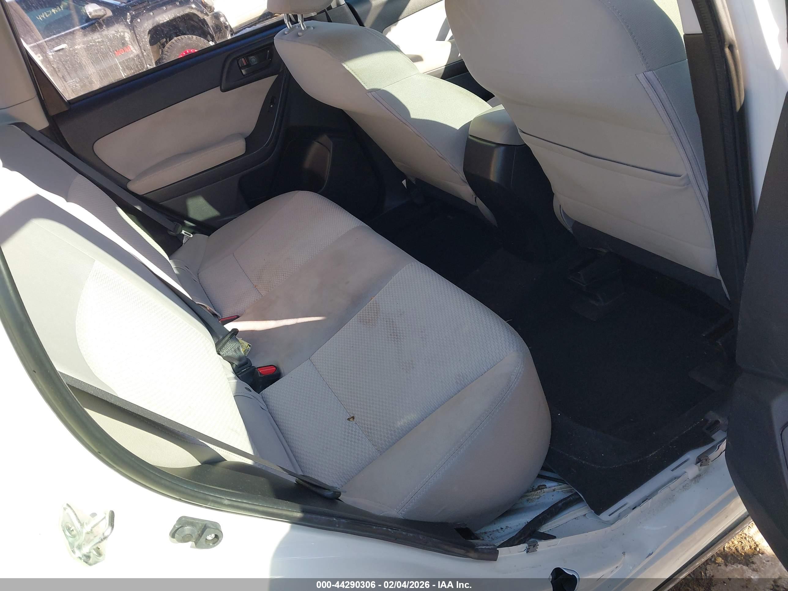 SUBARU FORESTER image 8