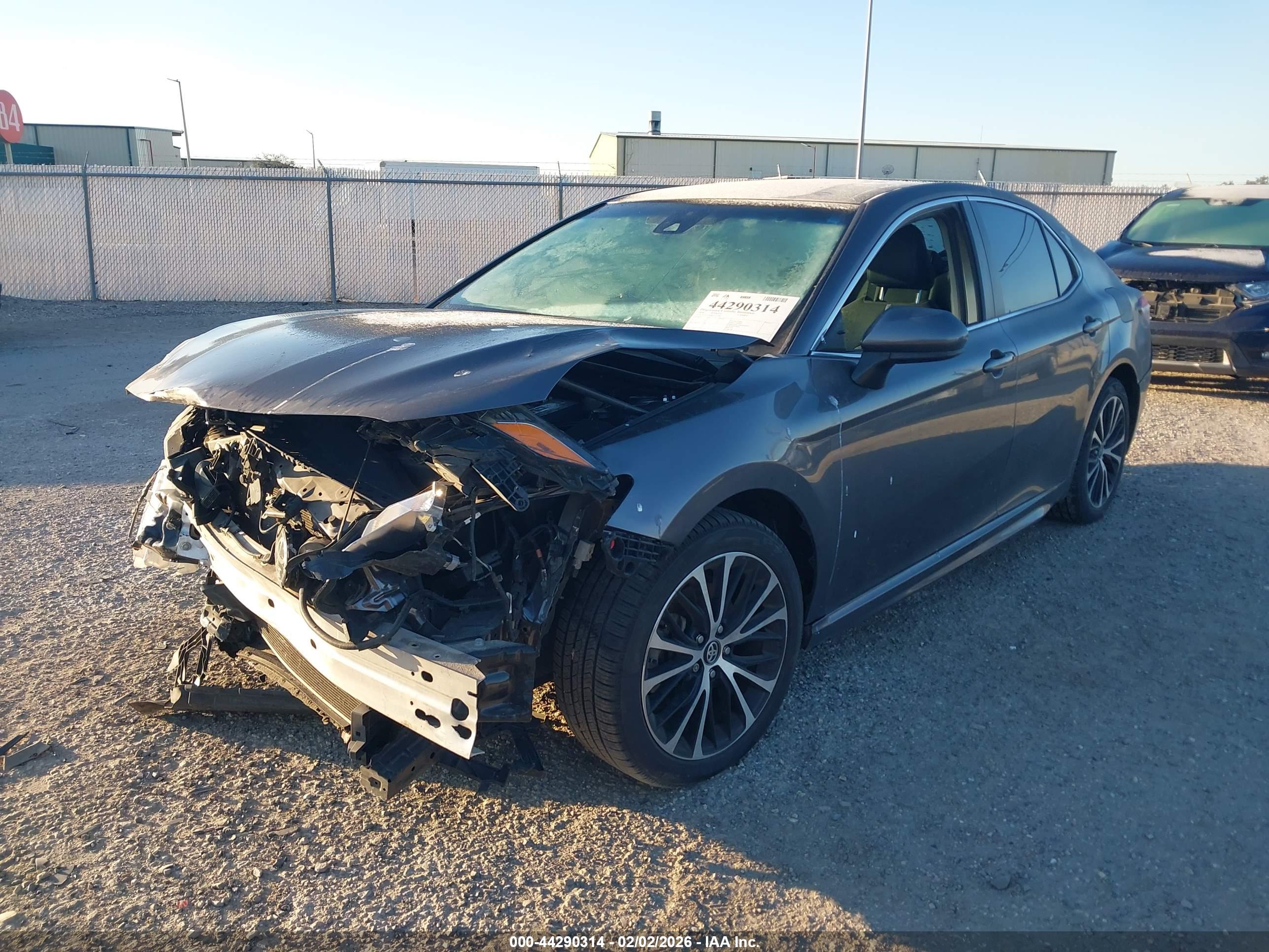 TOYOTA CAMRY image 2
