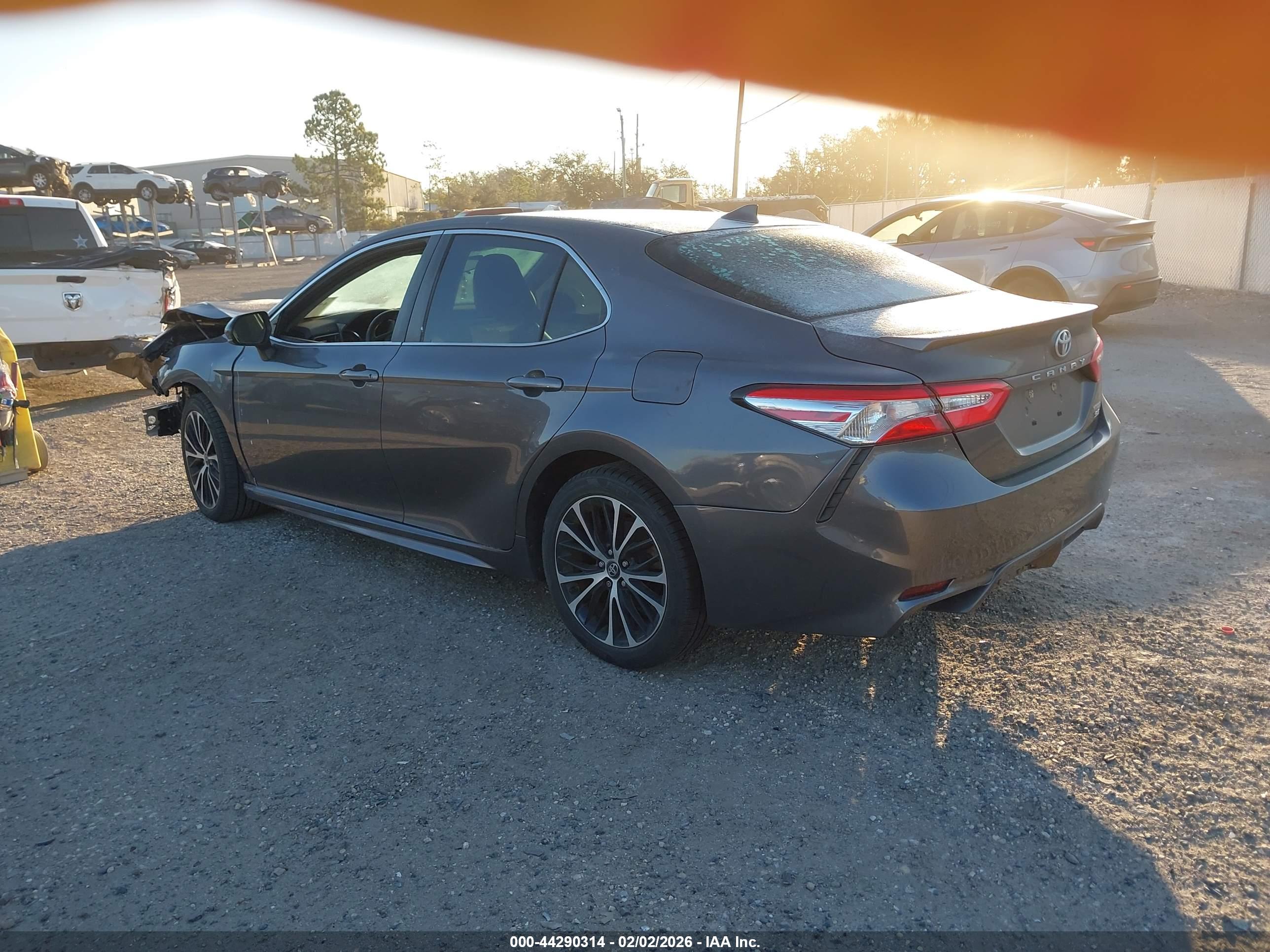 TOYOTA CAMRY image 3