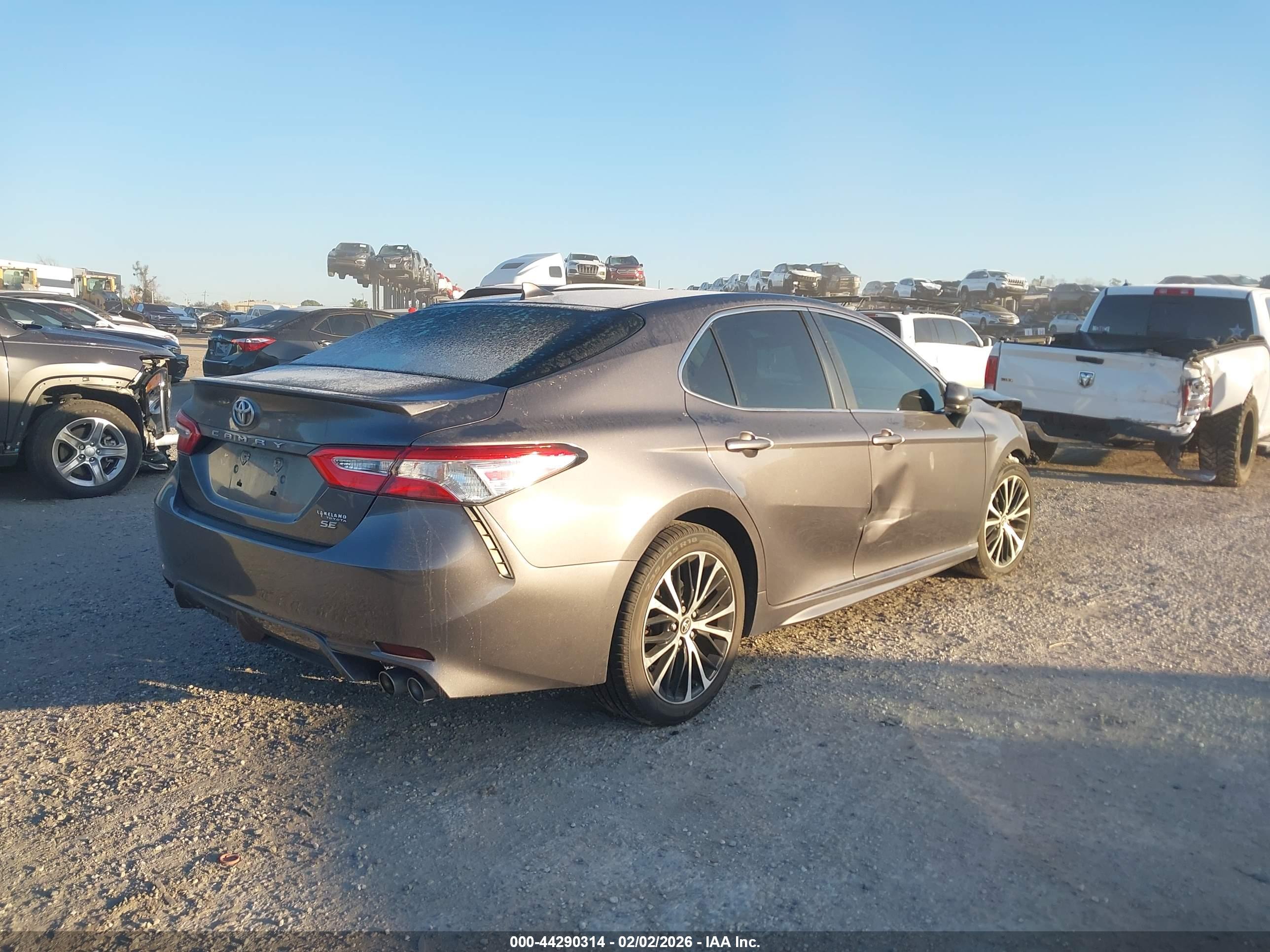 TOYOTA CAMRY image 4