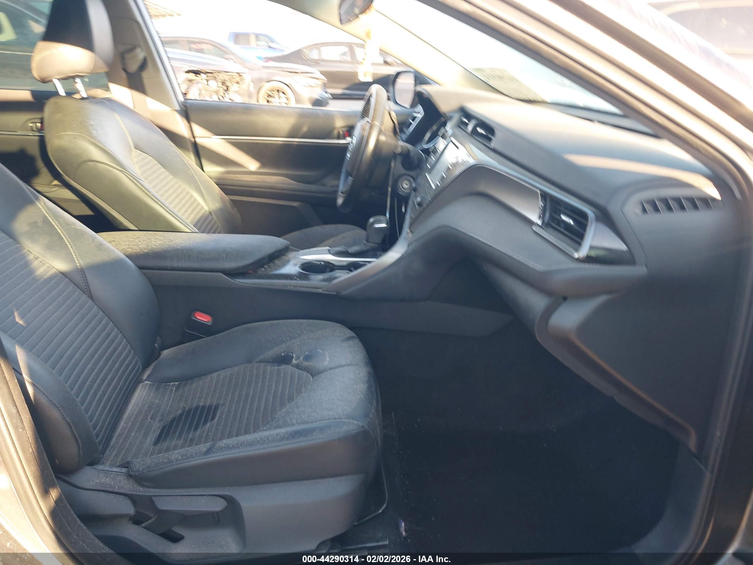 TOYOTA CAMRY image 5