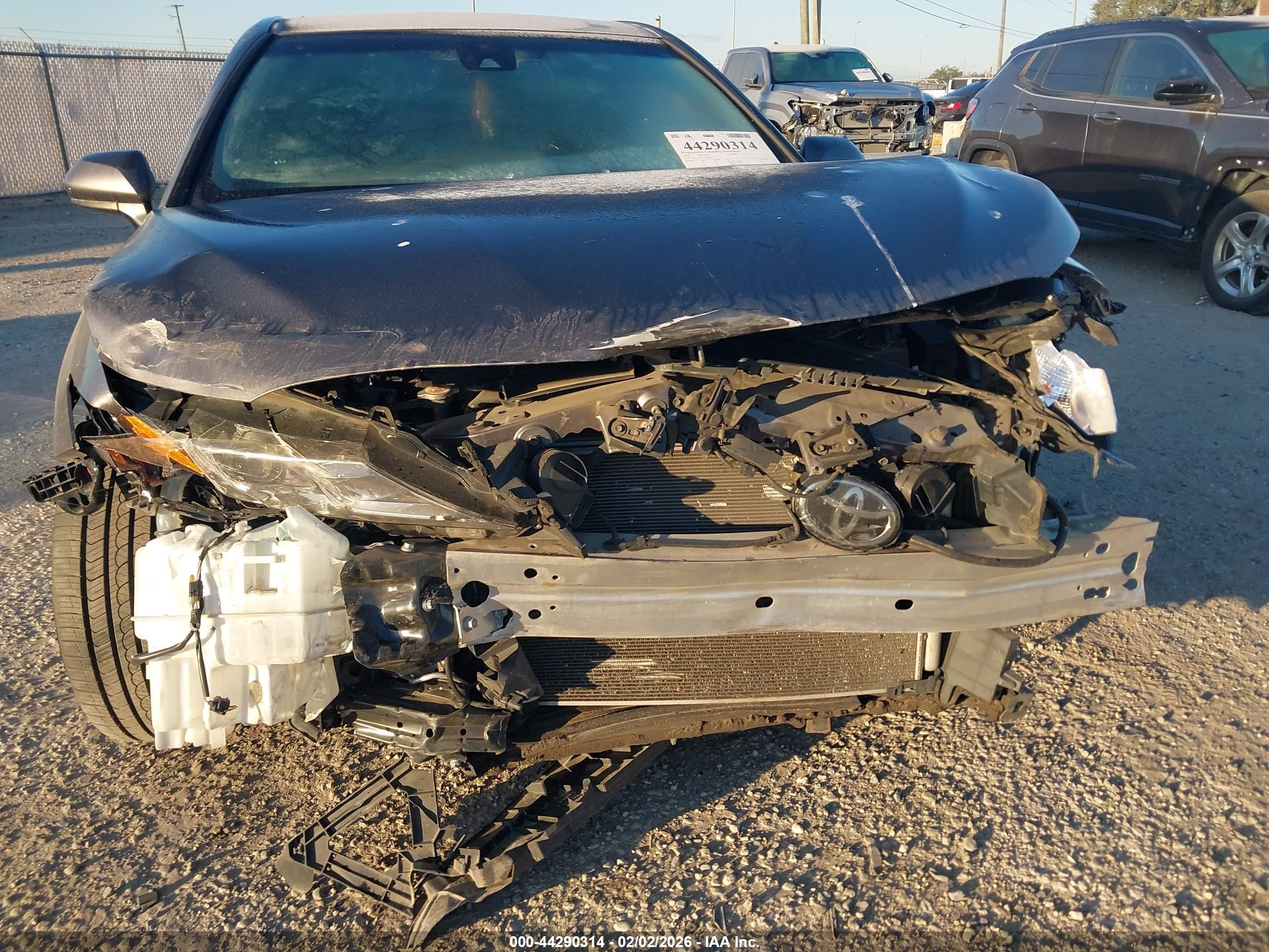 TOYOTA CAMRY image 6