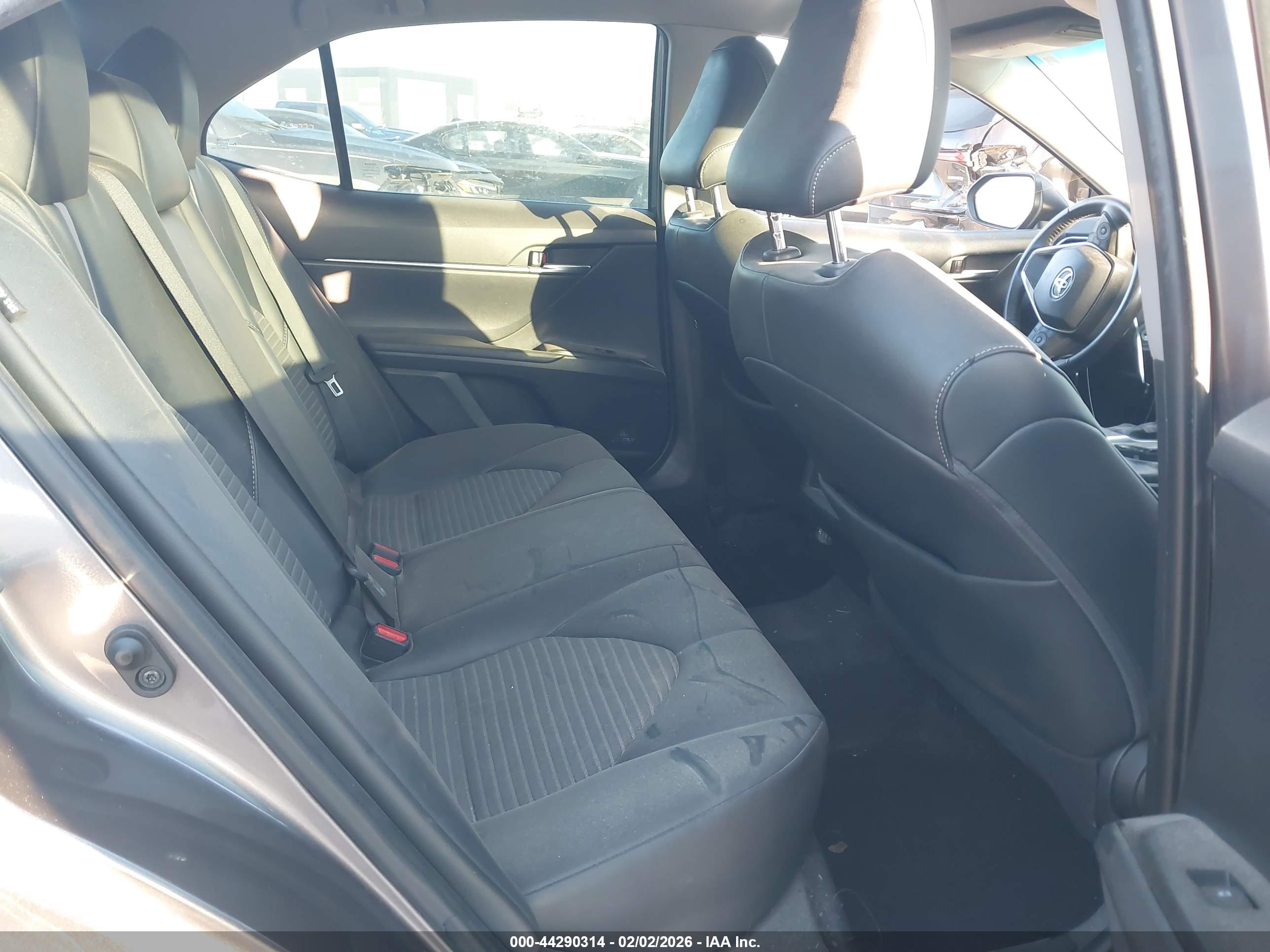 TOYOTA CAMRY image 8
