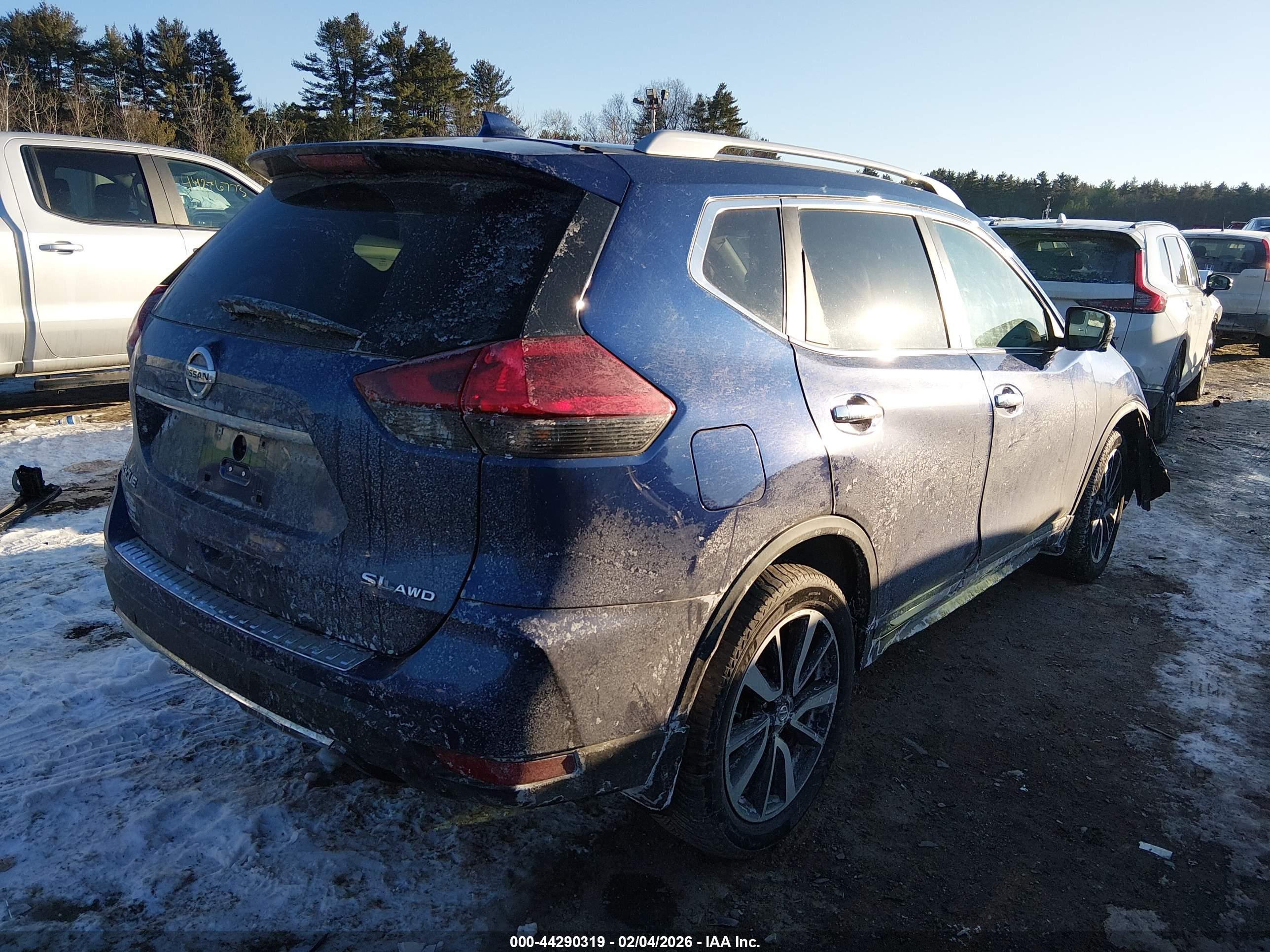 NISSAN ROGUE image 4