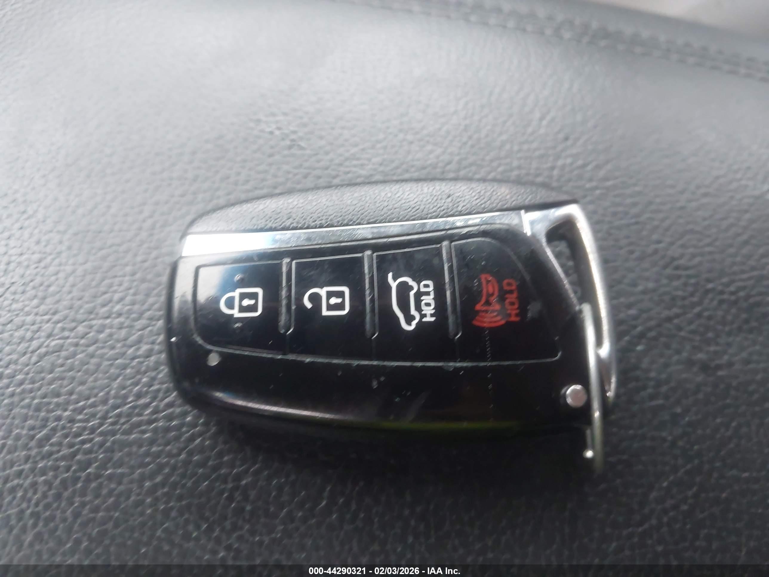 HYUNDAI SANTA image 11