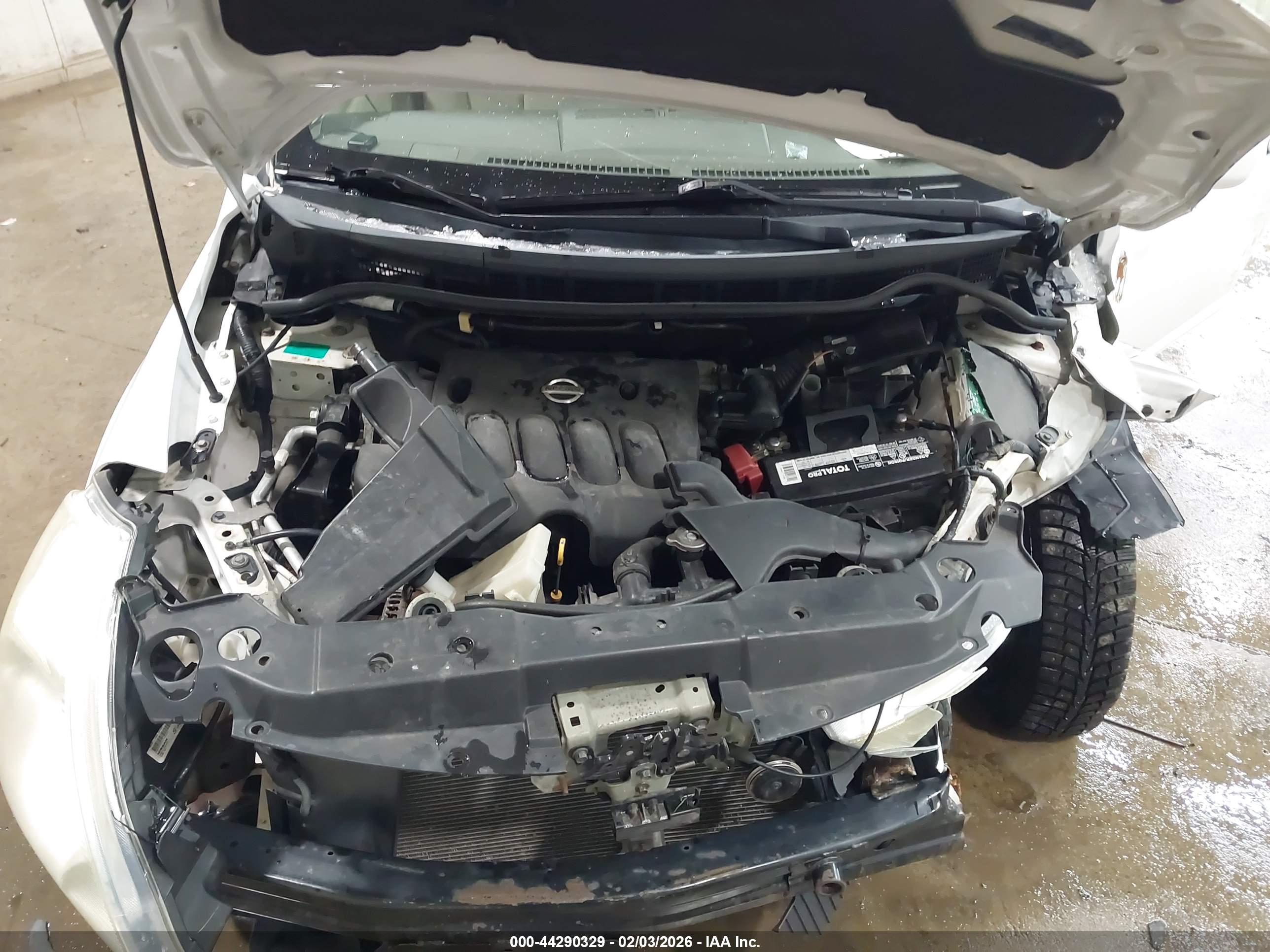 NISSAN VERSA image 10
