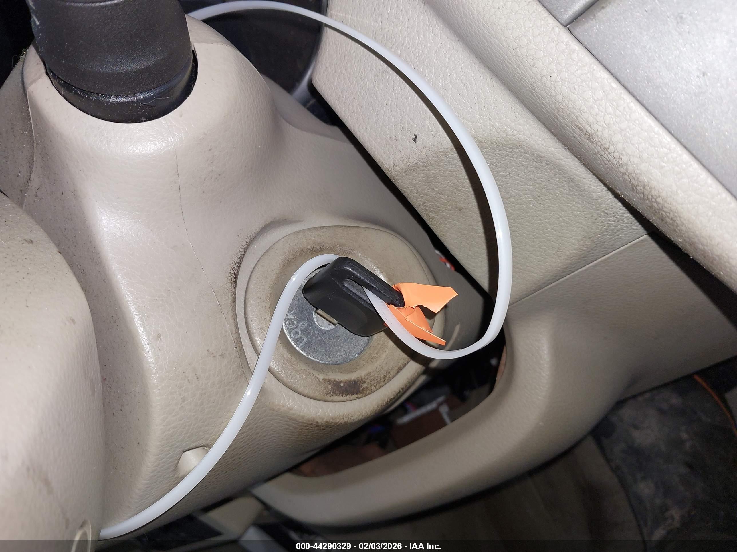 NISSAN VERSA image 11
