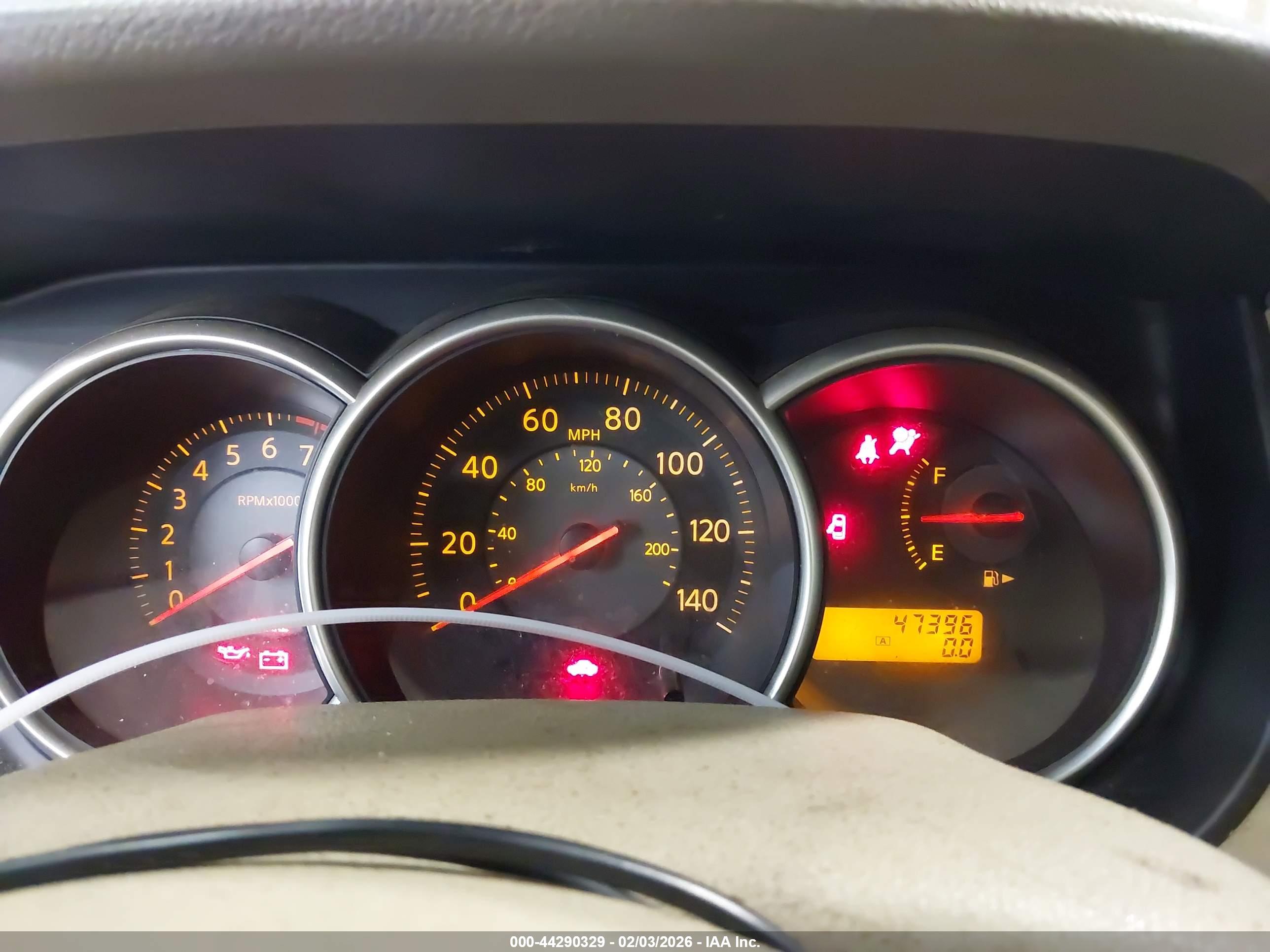 NISSAN VERSA image 7