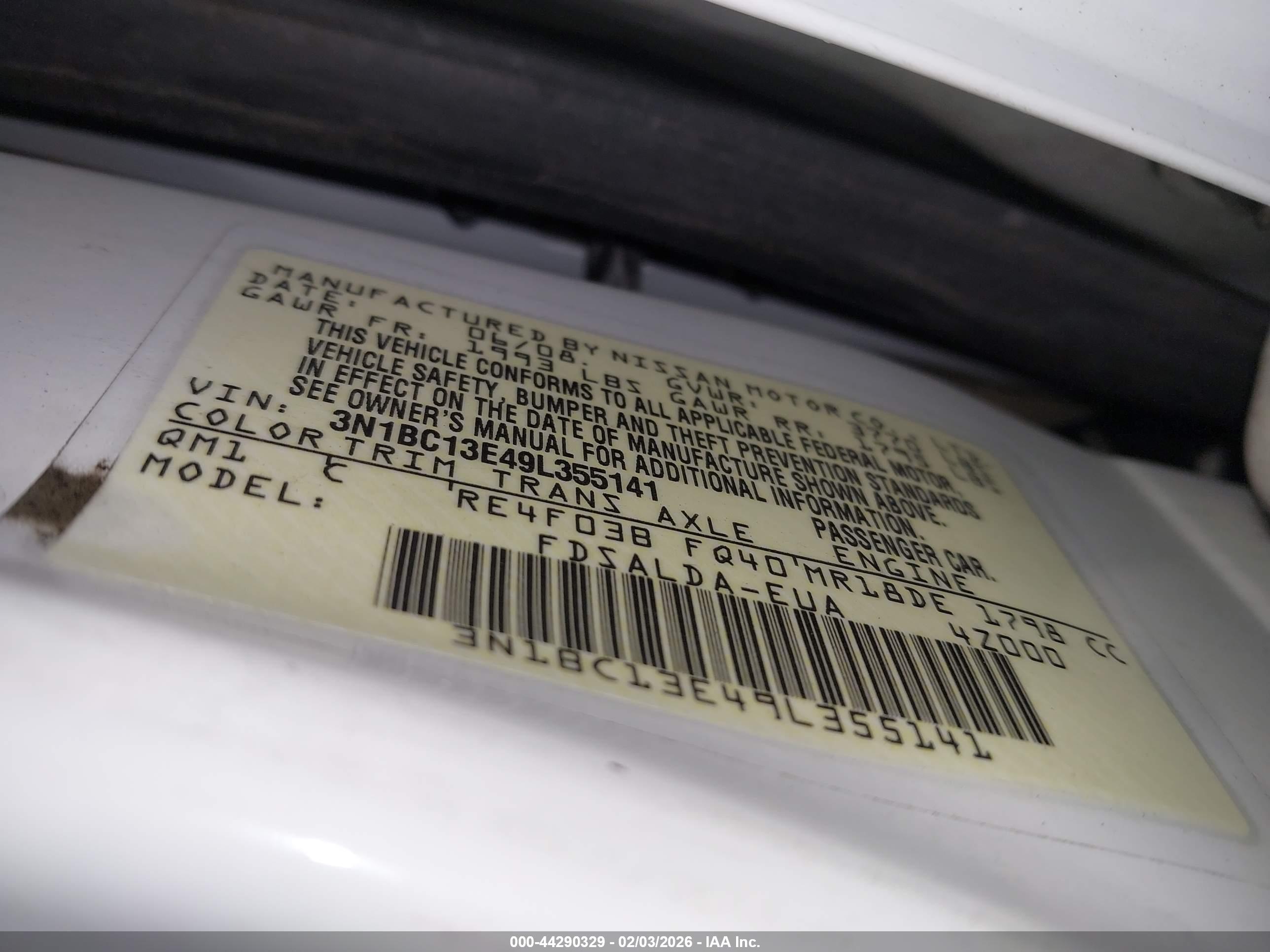 NISSAN VERSA image 9