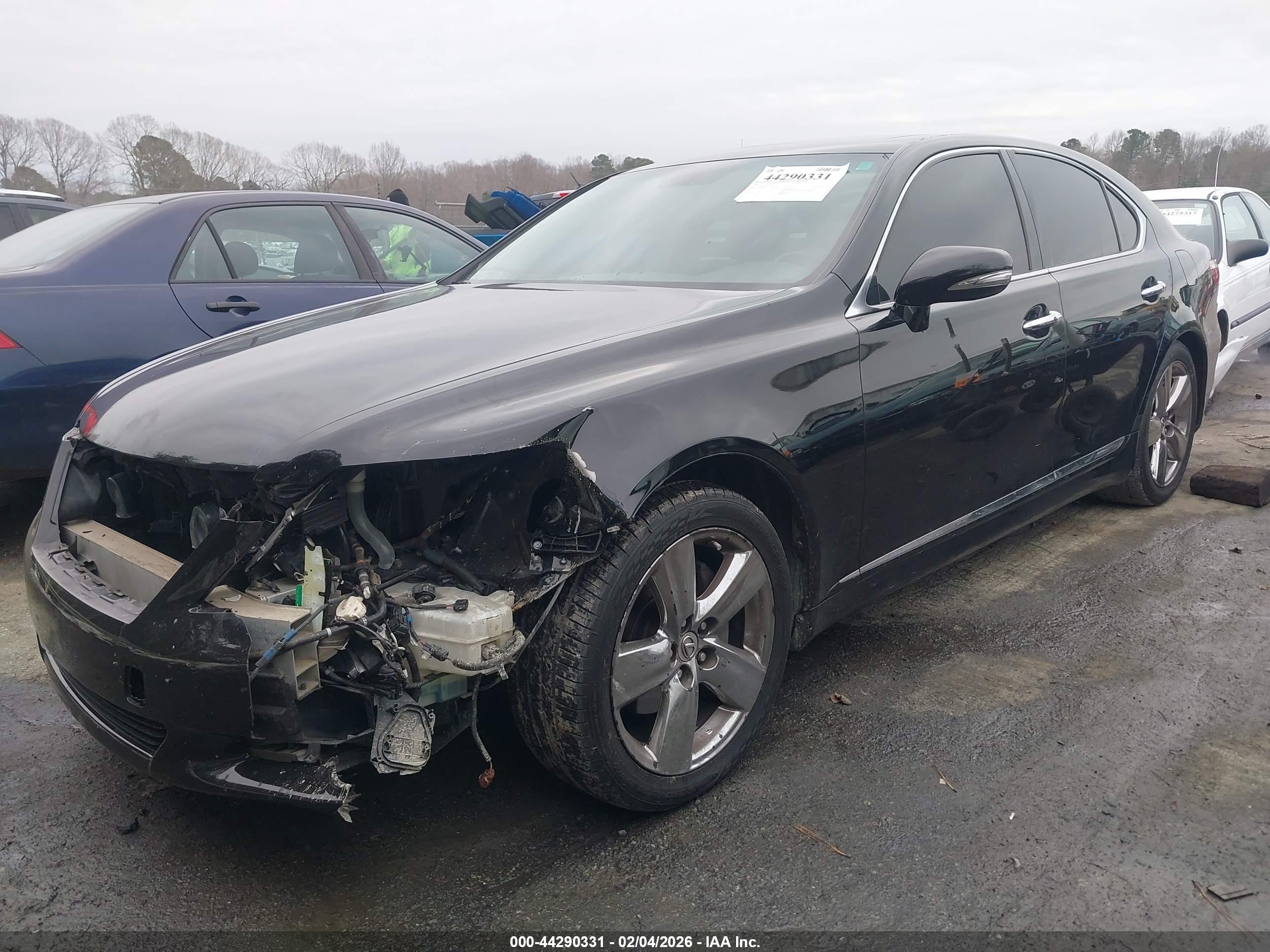LEXUS LS image 2