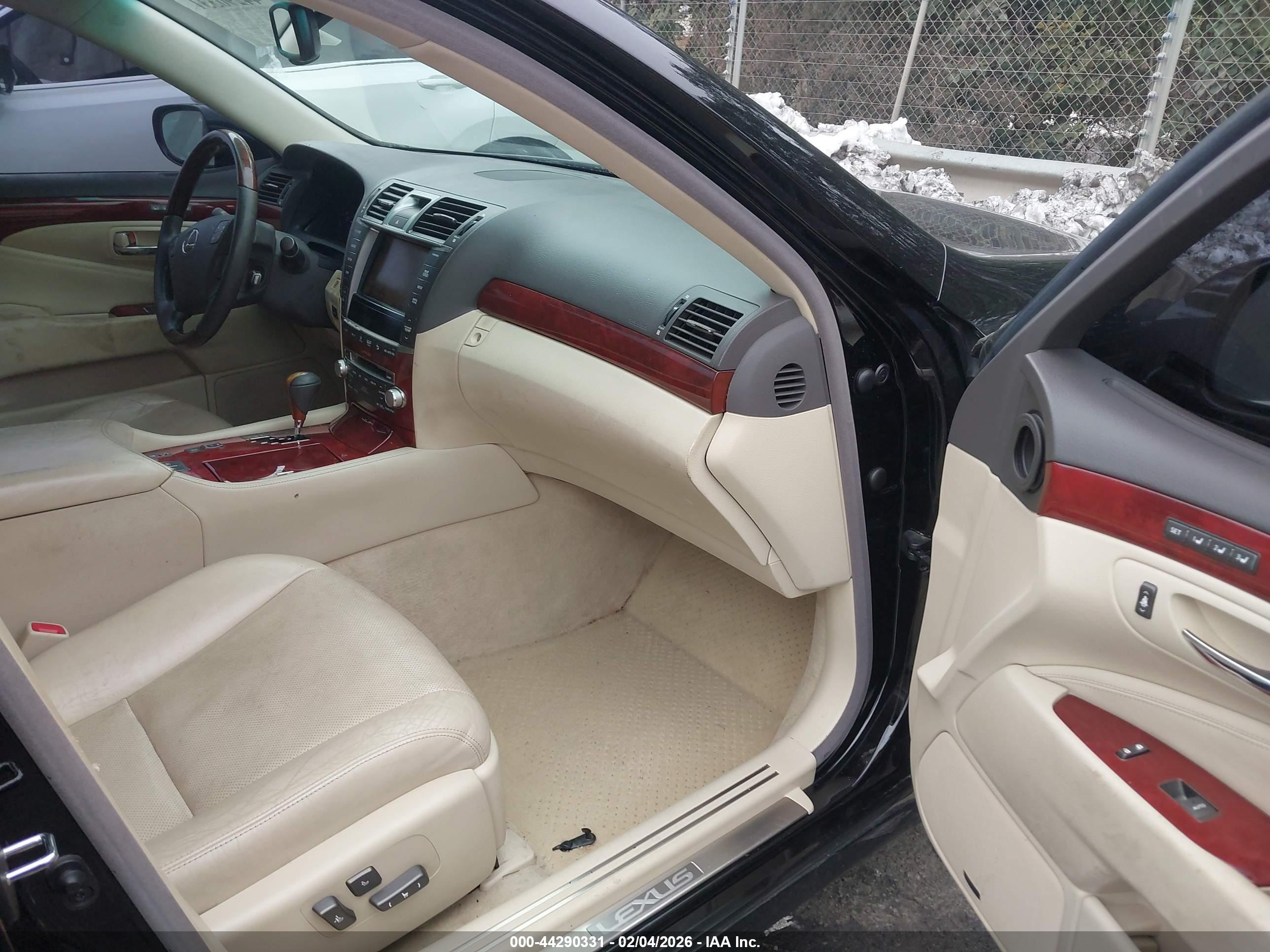 LEXUS LS image 5