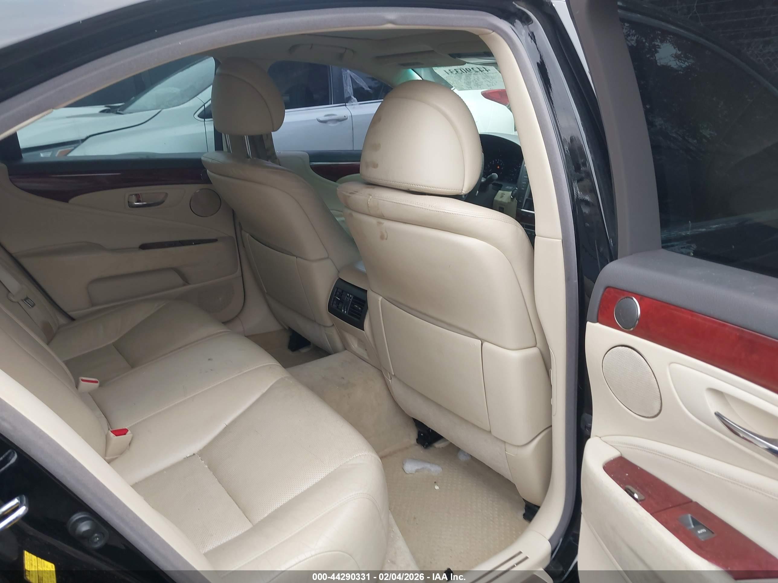 LEXUS LS image 8