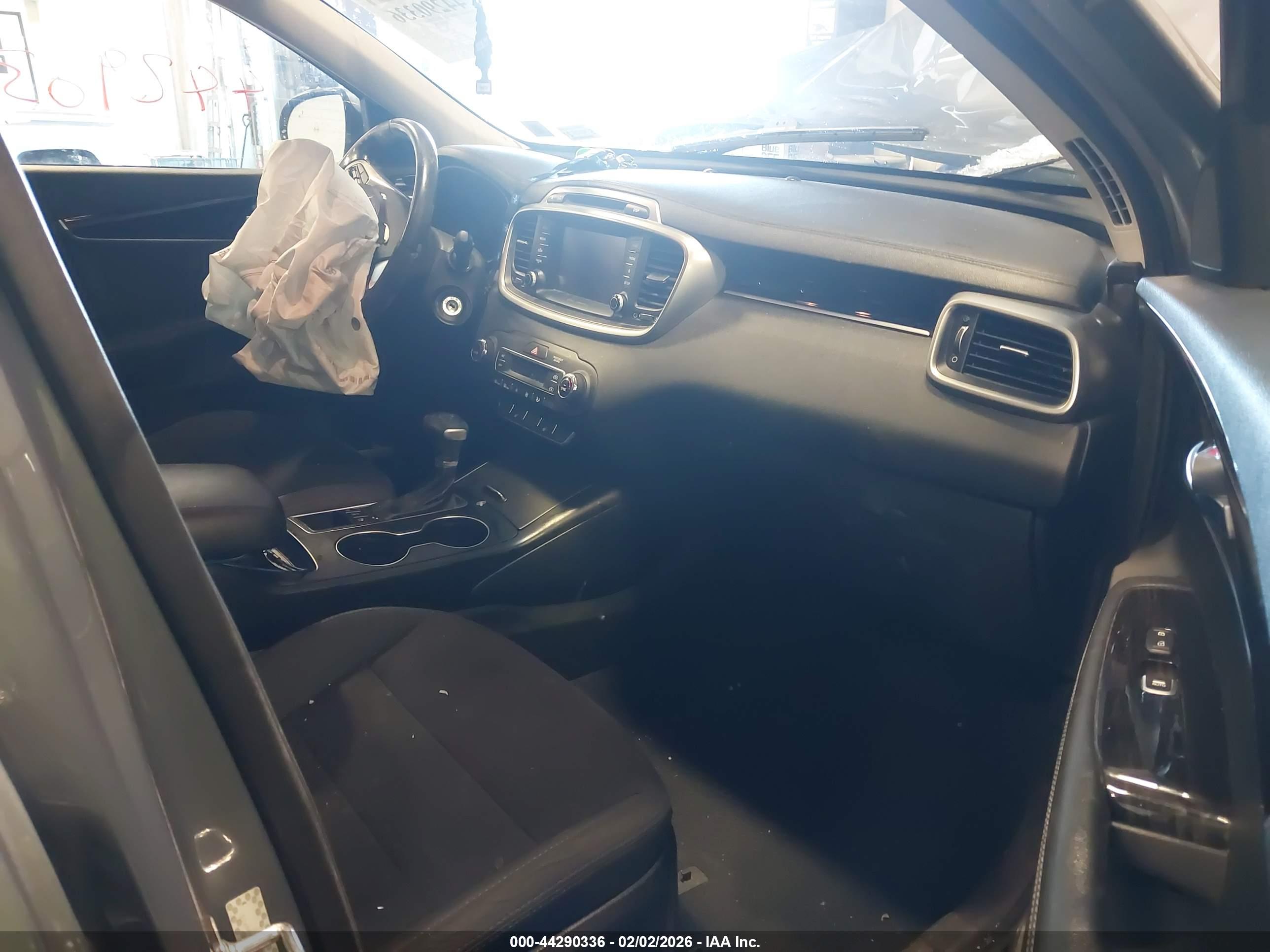 KIA SORENTO image 5