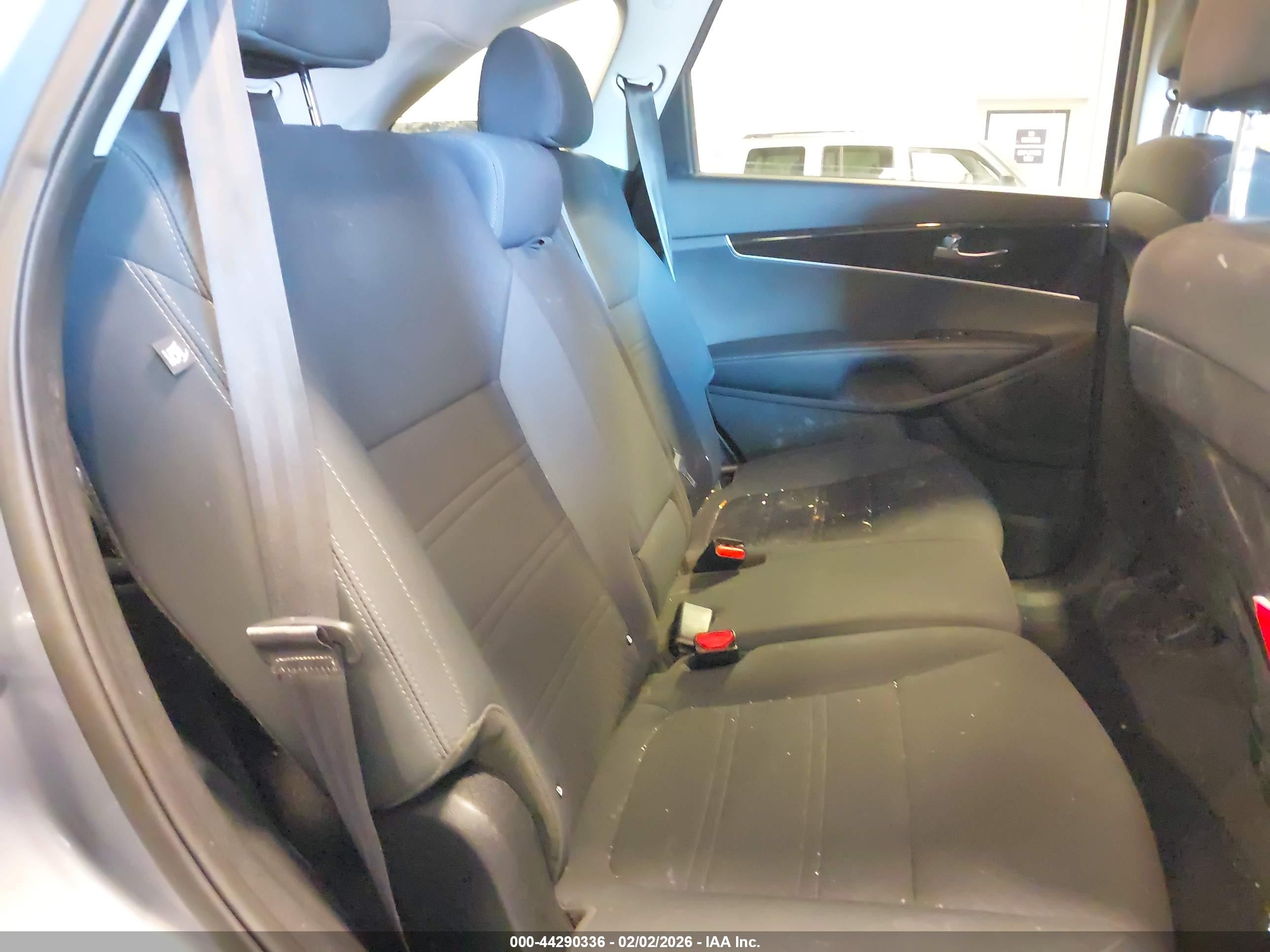KIA SORENTO image 8