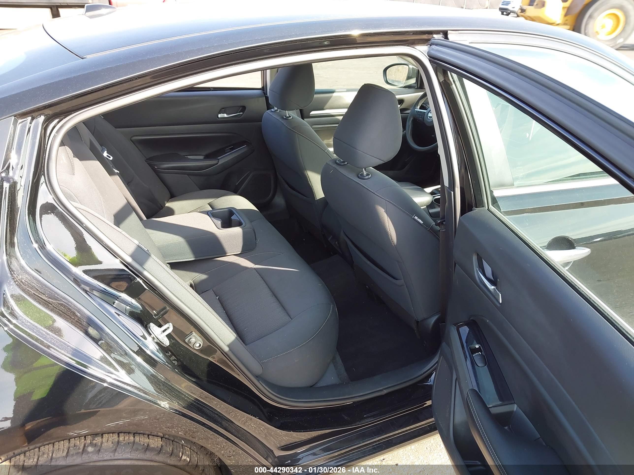 NISSAN ALTIMA image 8