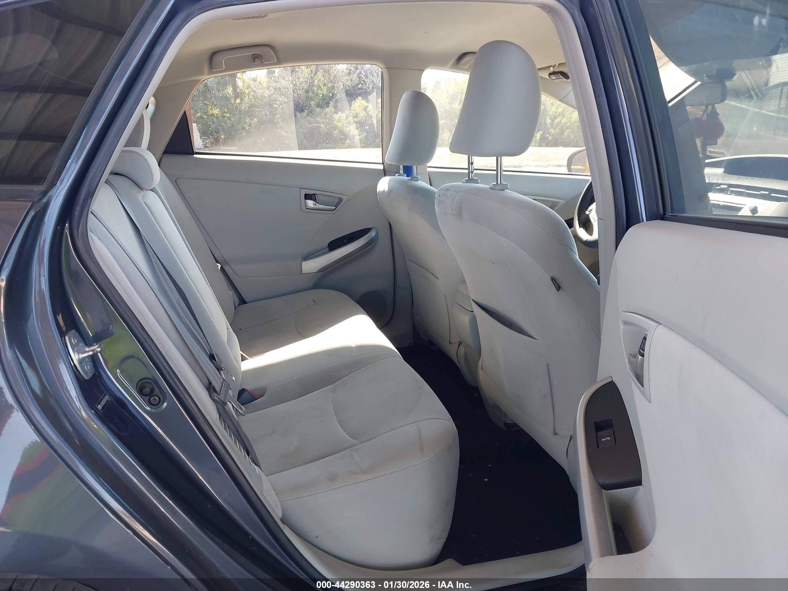 TOYOTA PRIUS image 8
