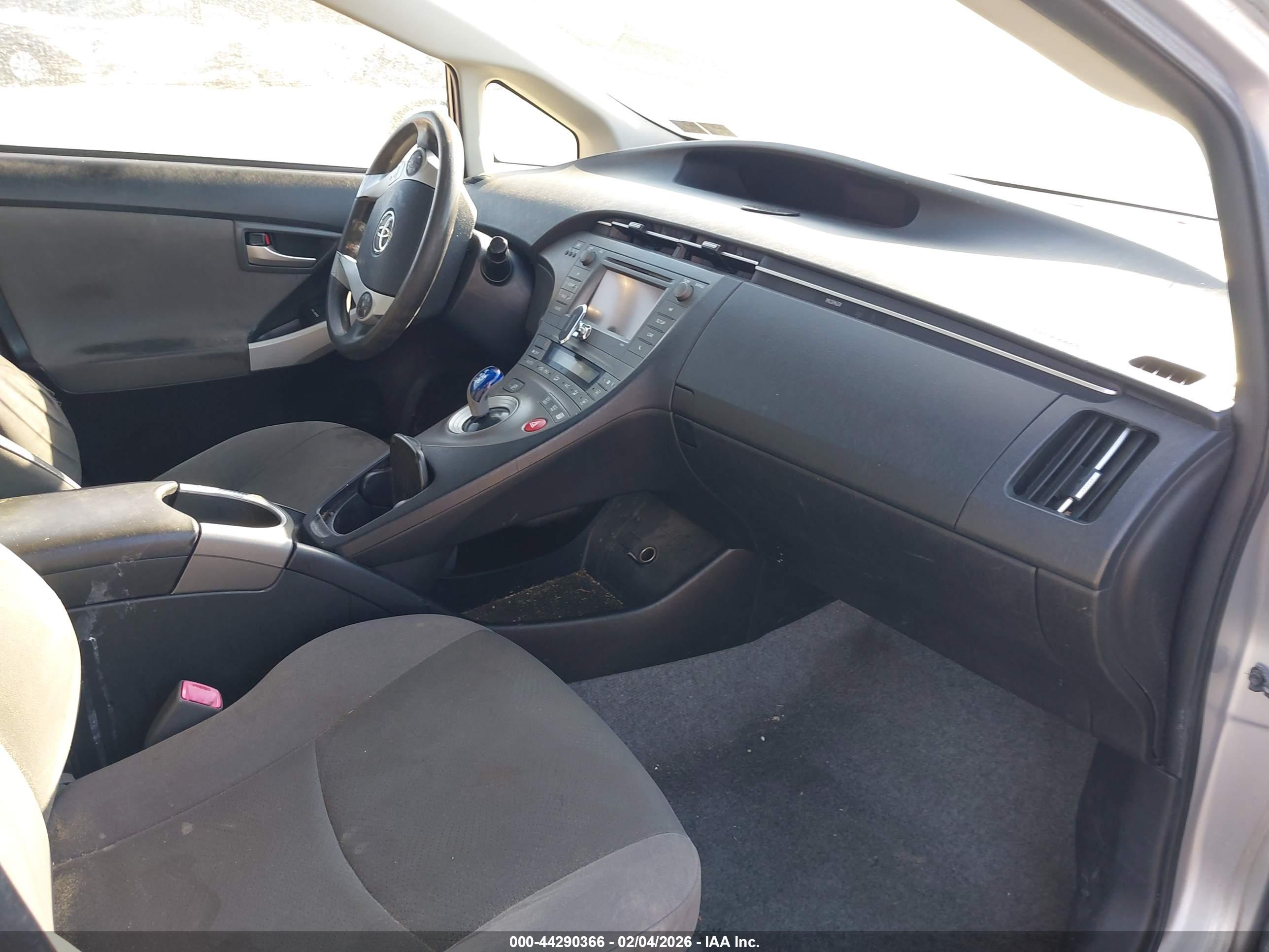 TOYOTA PRIUS image 5