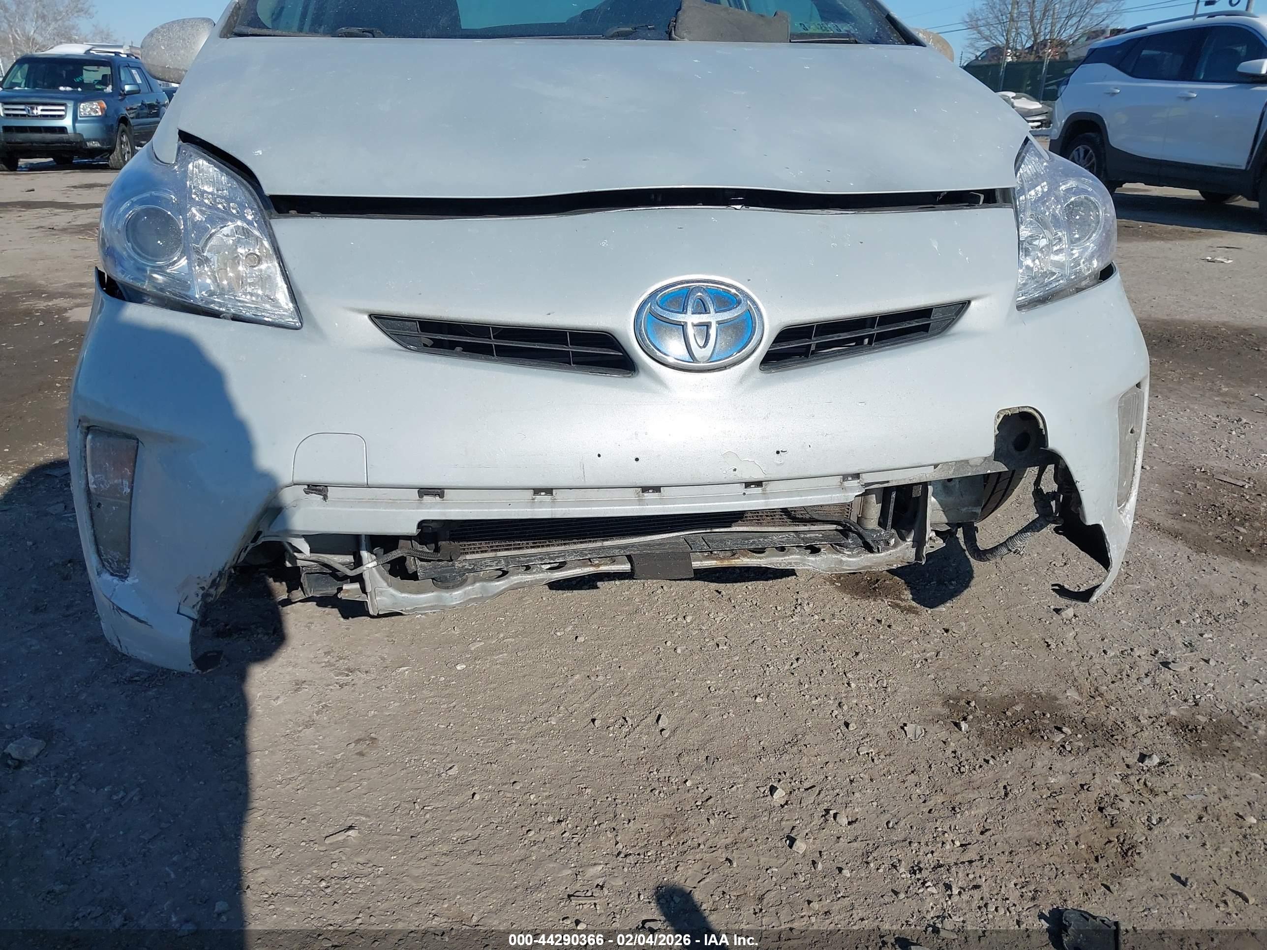 TOYOTA PRIUS image 6