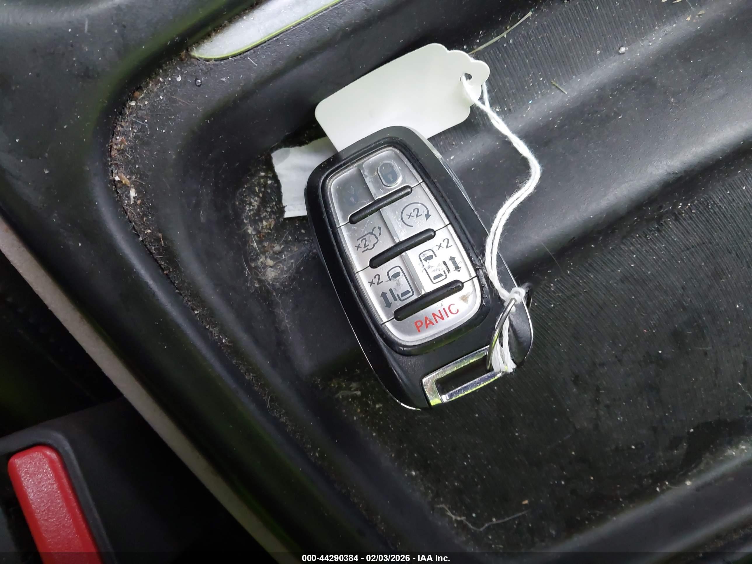 CHRYSLER PACIFICA image 11