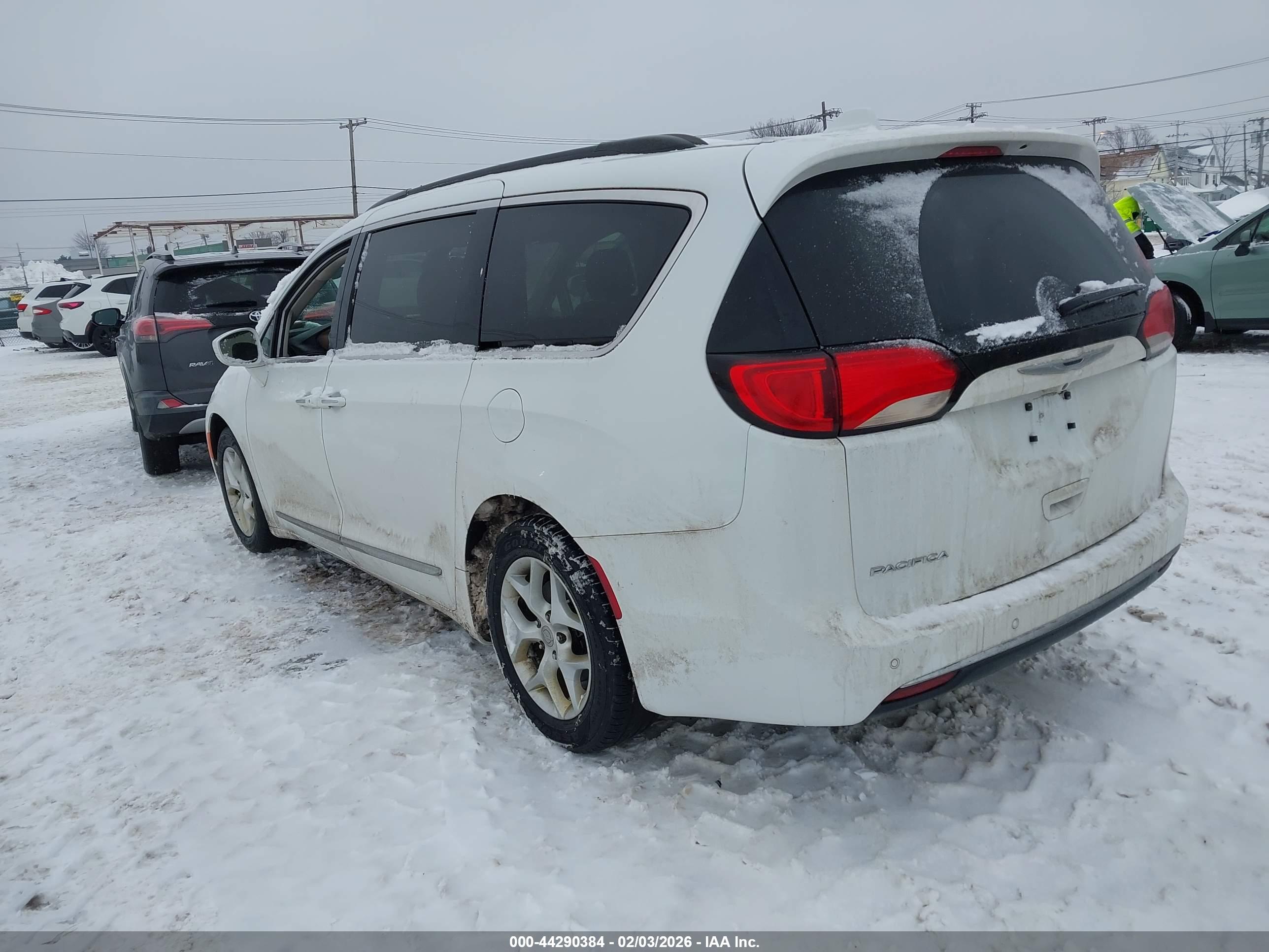 CHRYSLER PACIFICA image 3