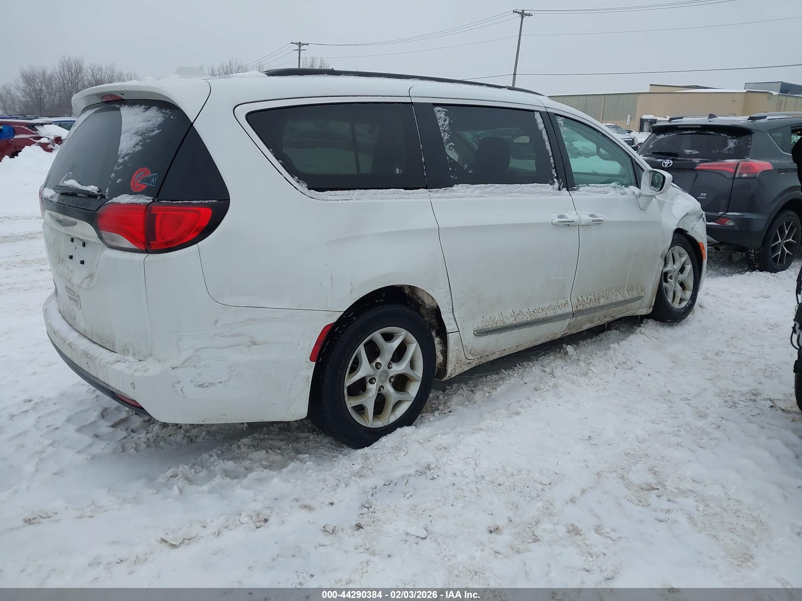 CHRYSLER PACIFICA image 4