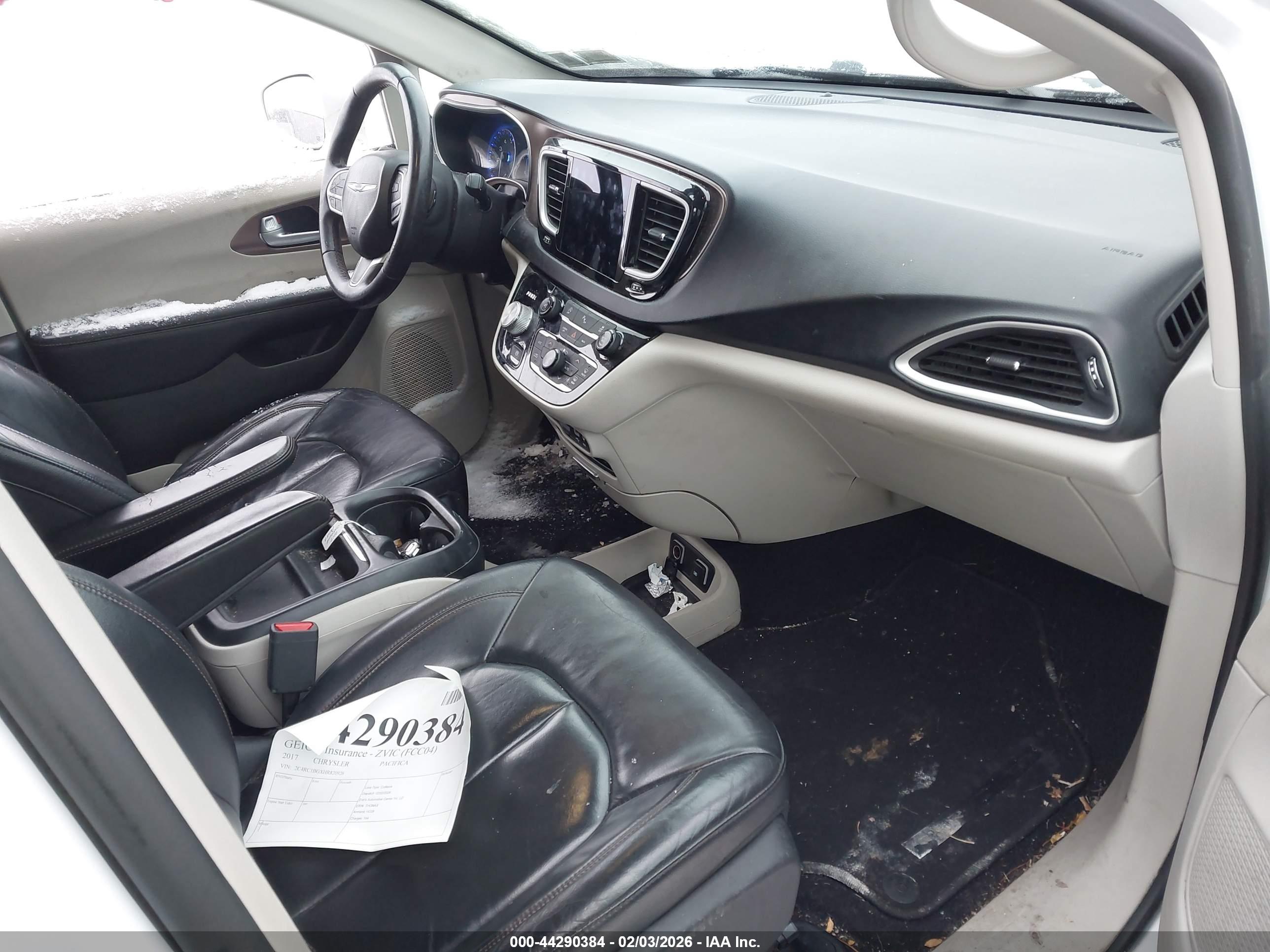 CHRYSLER PACIFICA image 5