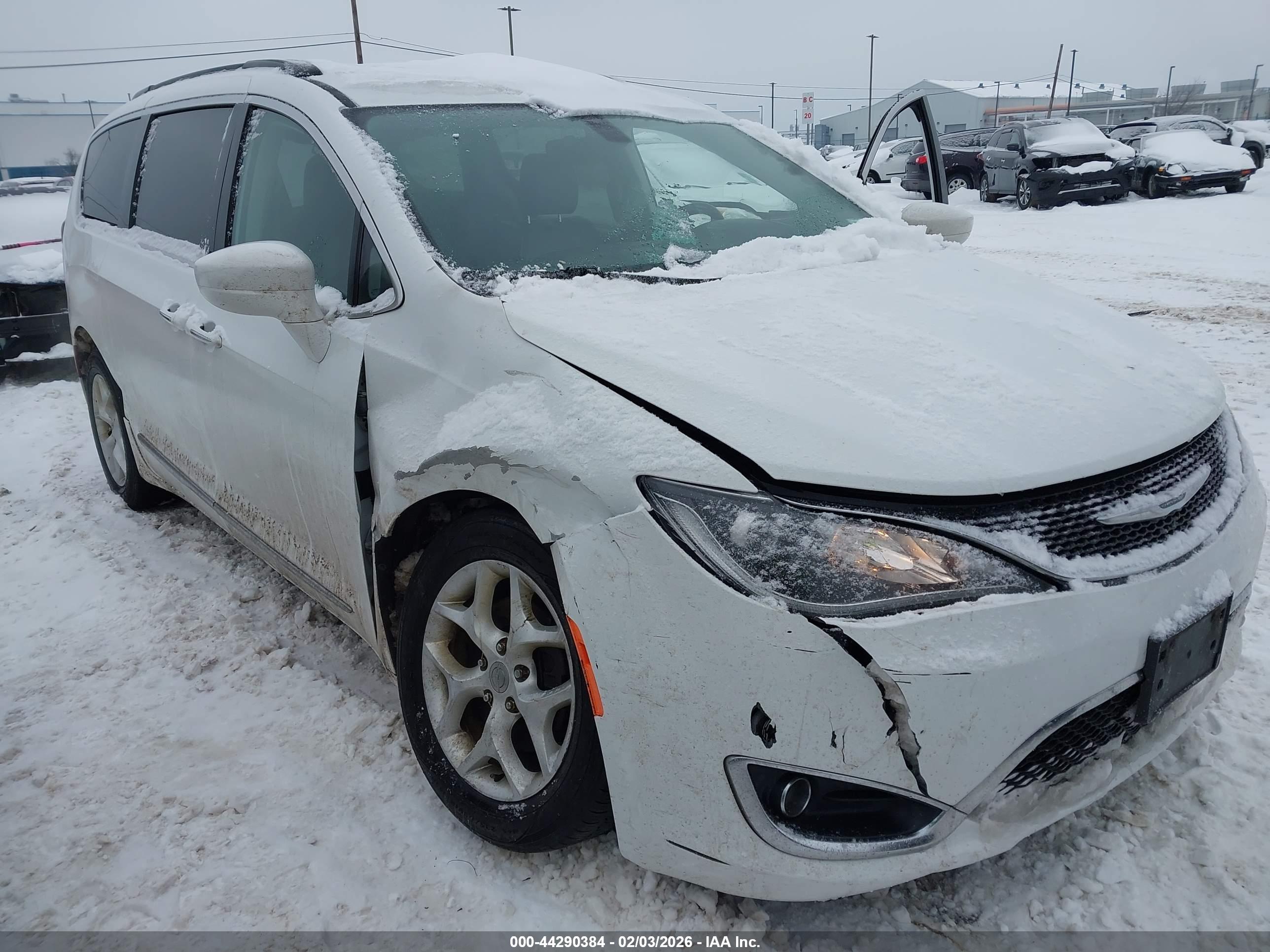 CHRYSLER PACIFICA image 6