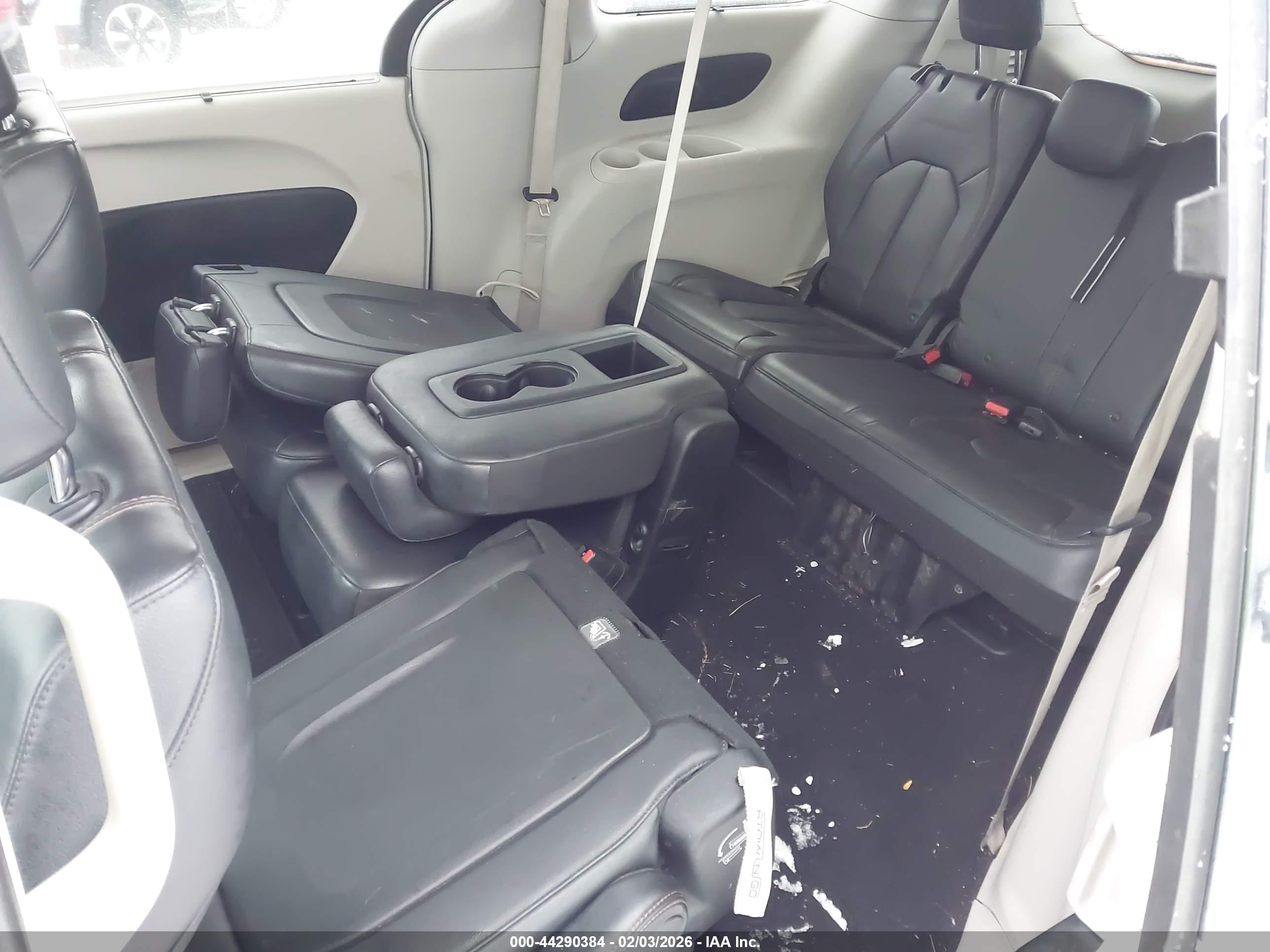 CHRYSLER PACIFICA image 8