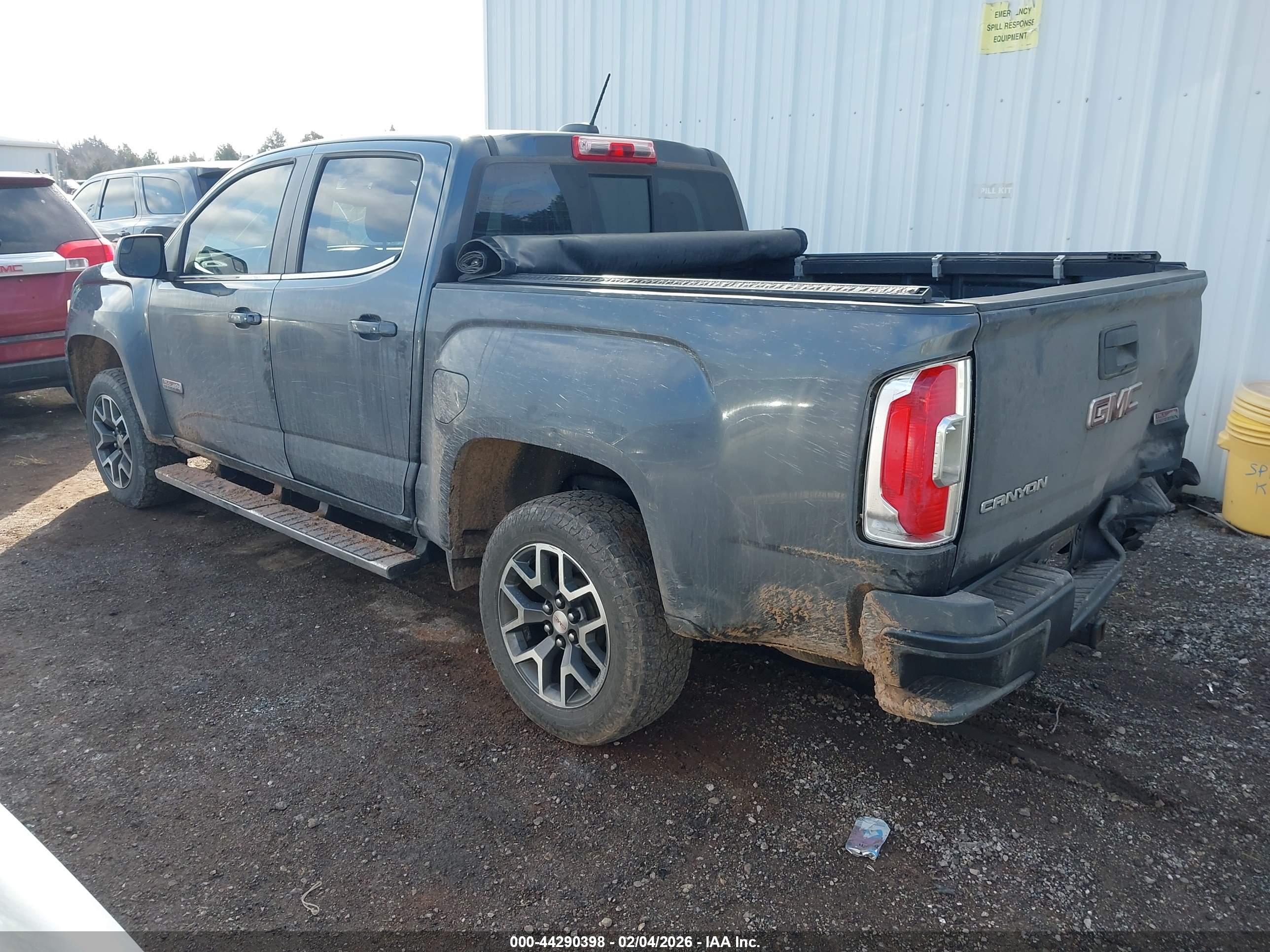 GMC CANYON image 3