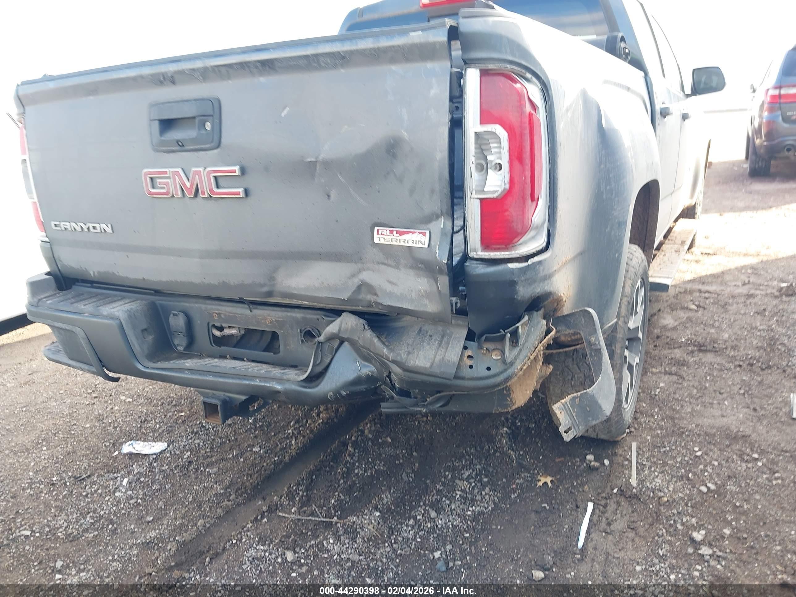 GMC CANYON image 6