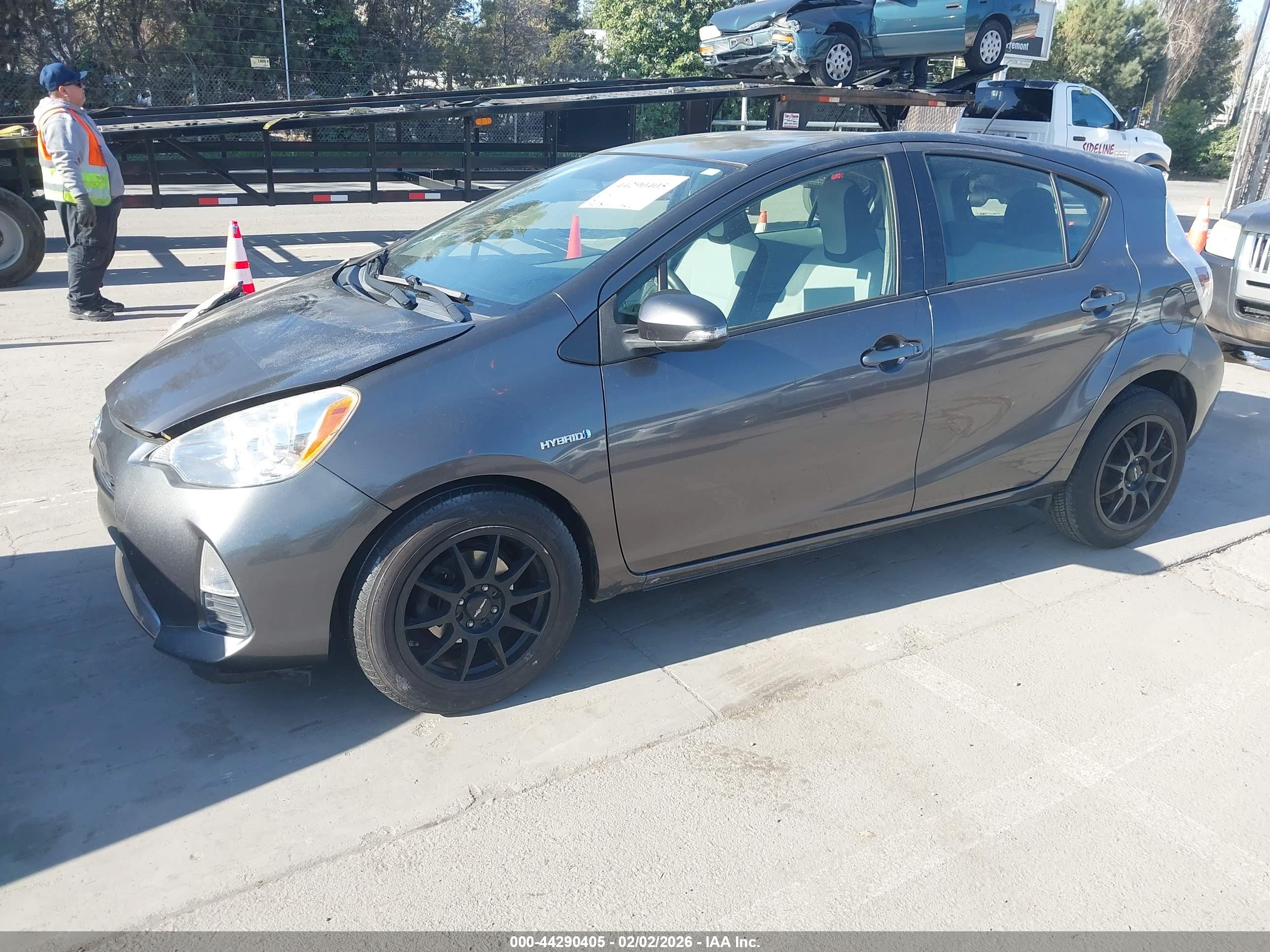 TOYOTA PRIUS image 2