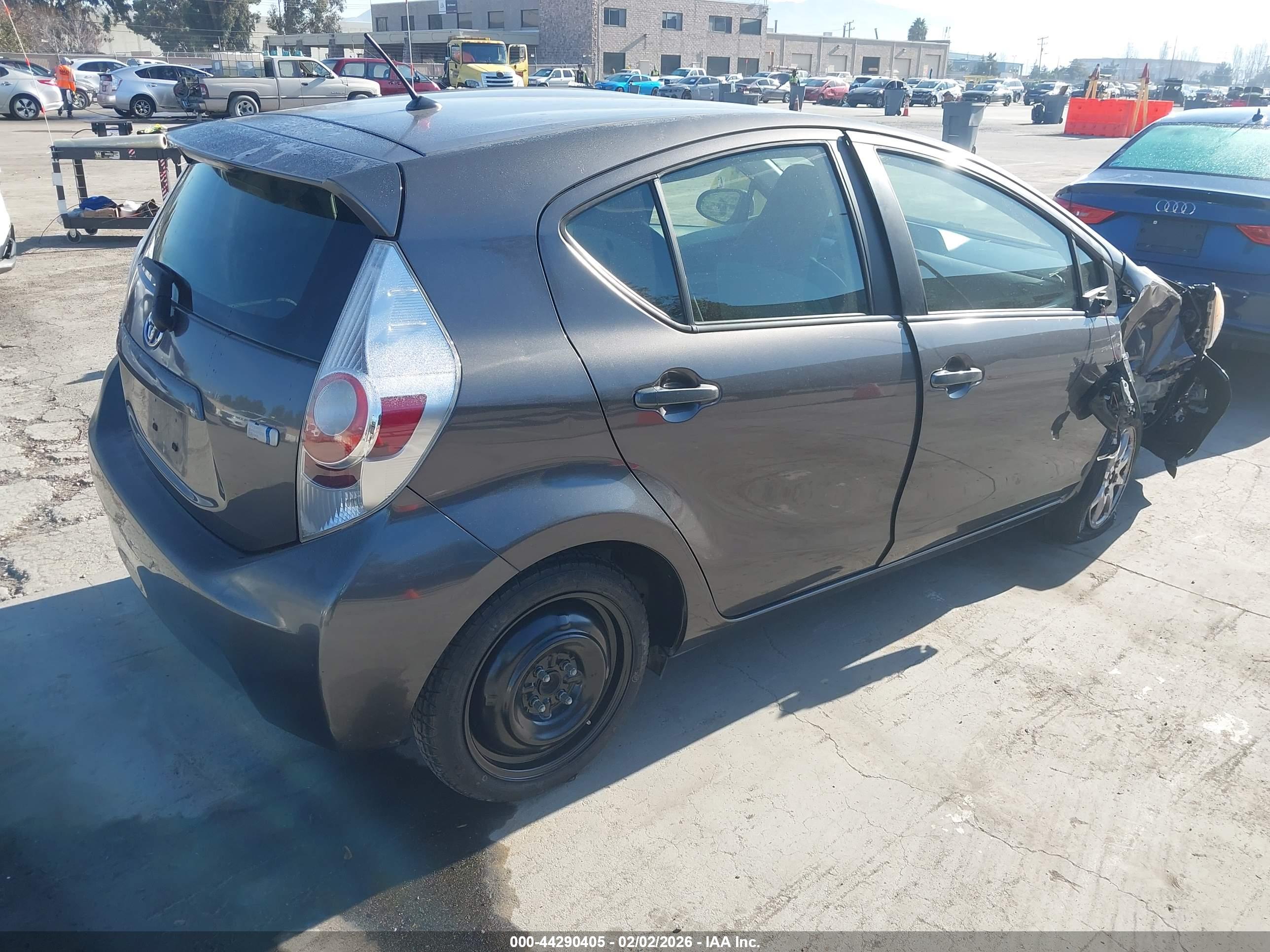 TOYOTA PRIUS image 4