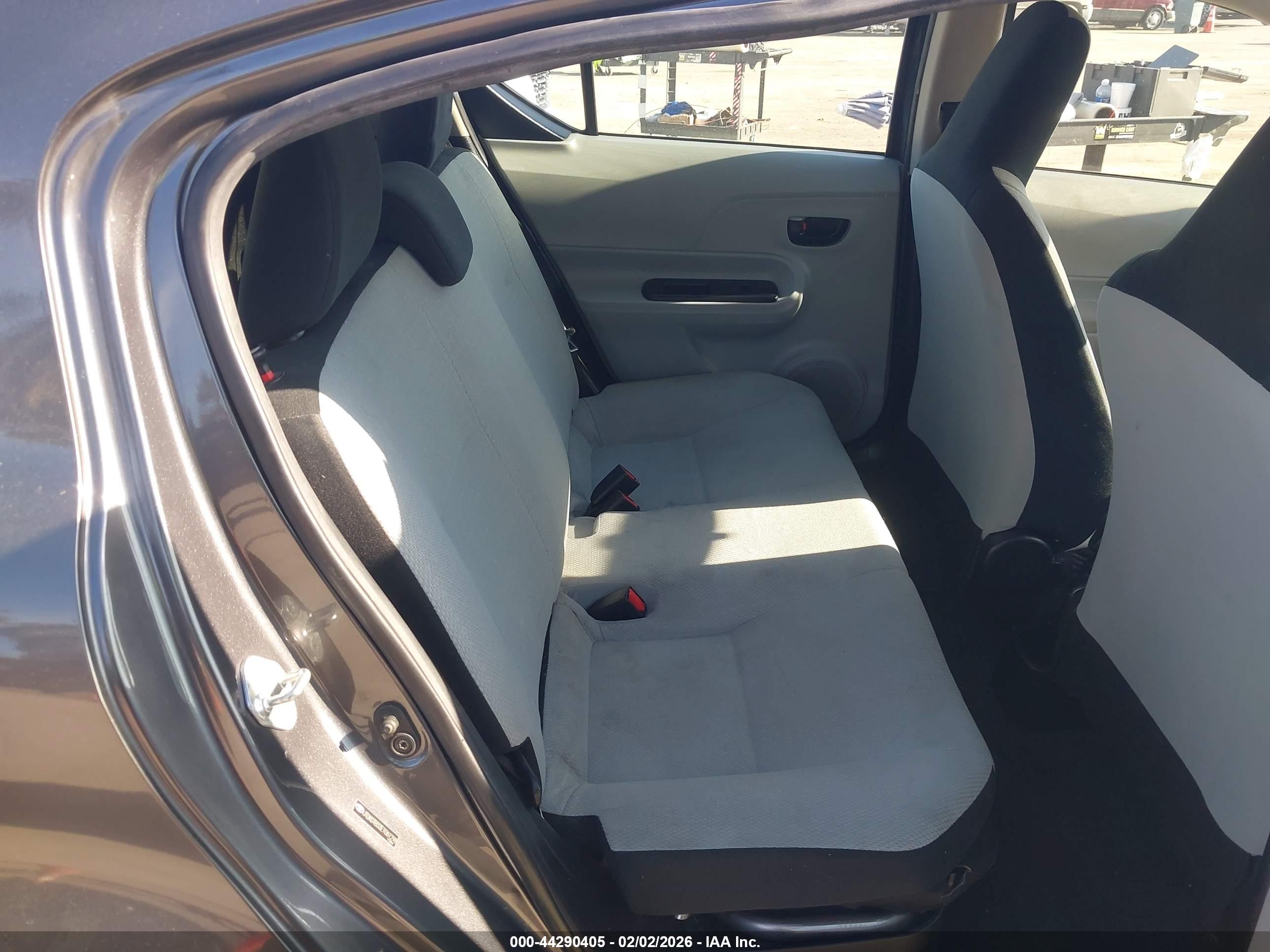 TOYOTA PRIUS image 8
