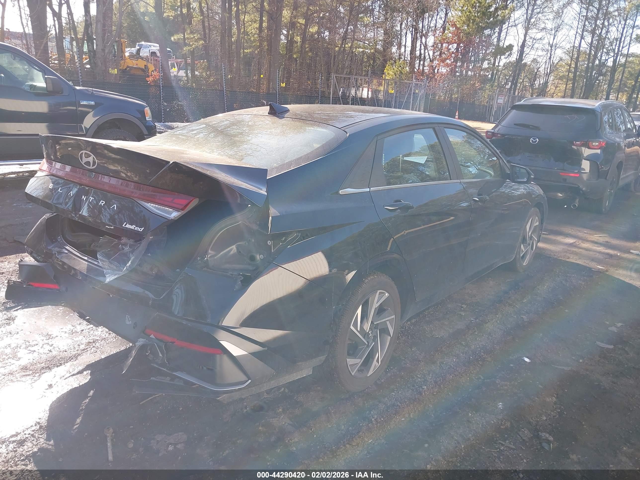 HYUNDAI ELANTRA image 4